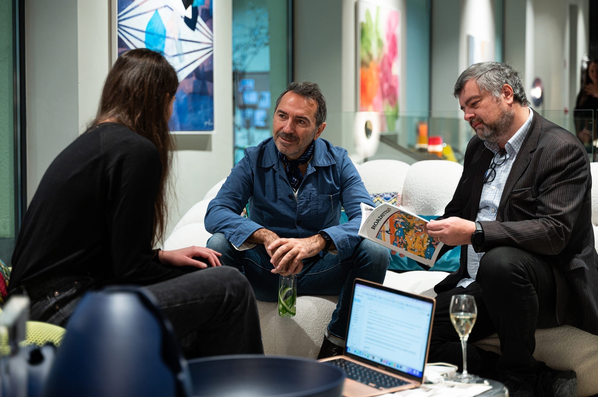 A Roche Bobois vezetősége Sacha Lakic dizájner társaságában érkezett Budapestre