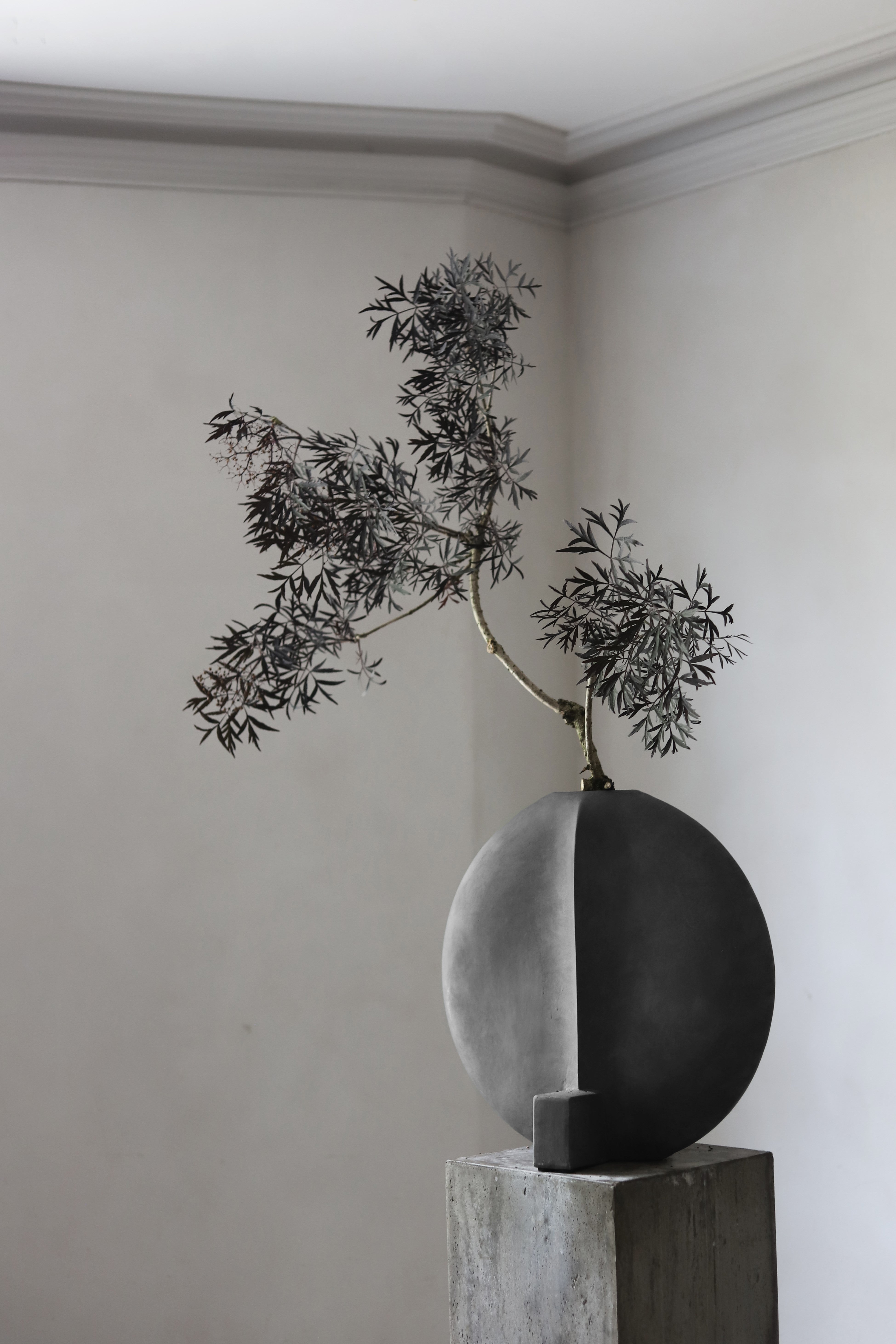 Bloom Vase Big Dark Grey