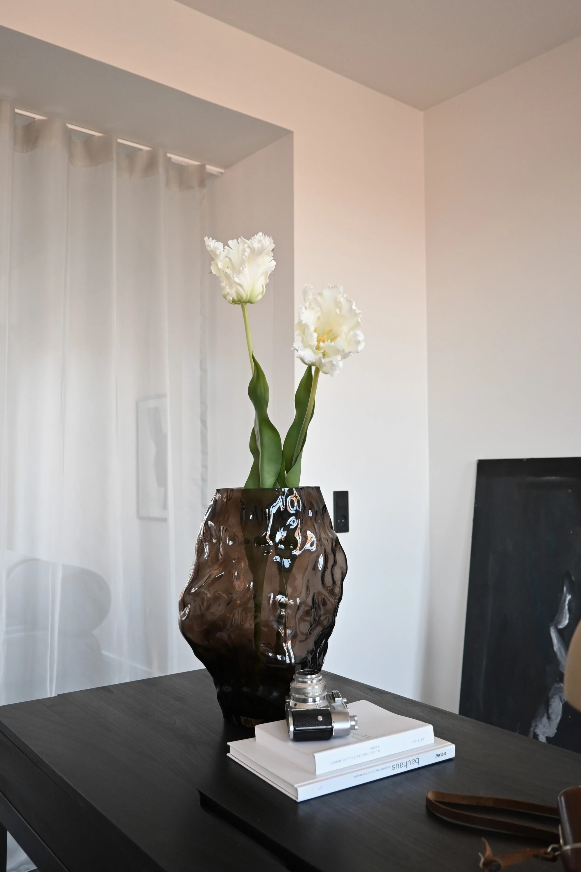 Katachi Vase, Medio - Smoked Forest