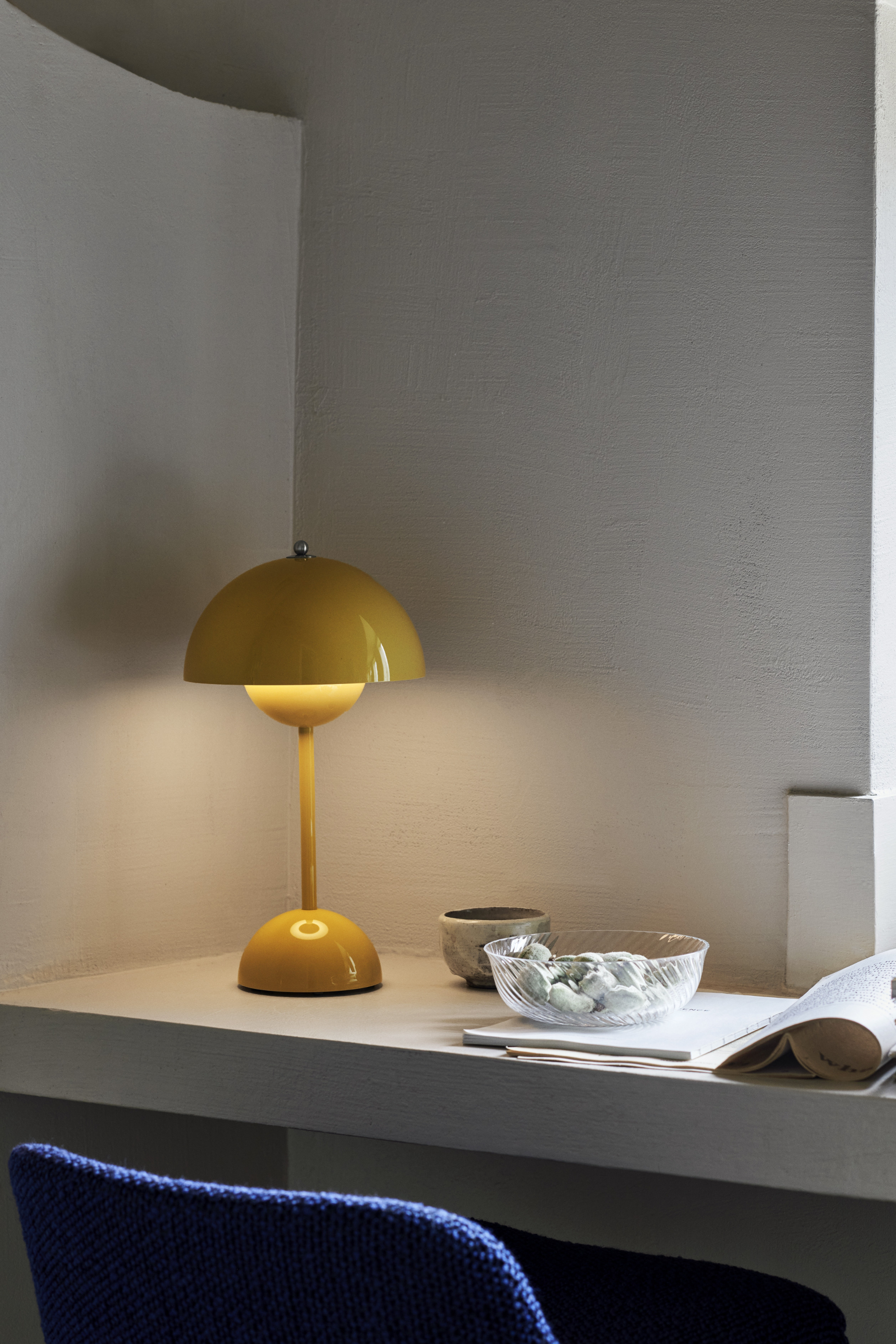 Flowerpot VP9 mustard lamp