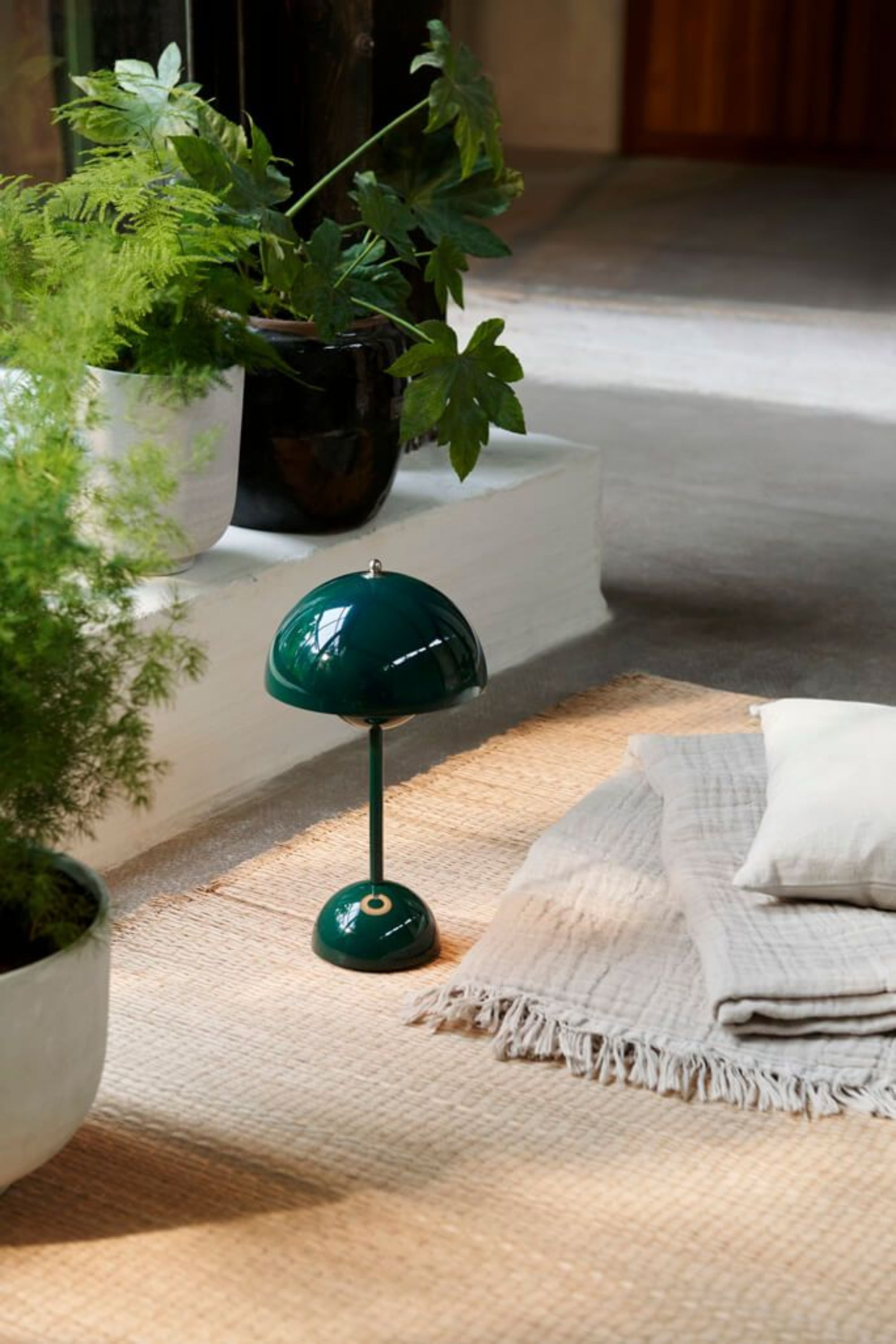 VP9 Flowerpot lamp, dark green | &Tradition | Home of Solinfo