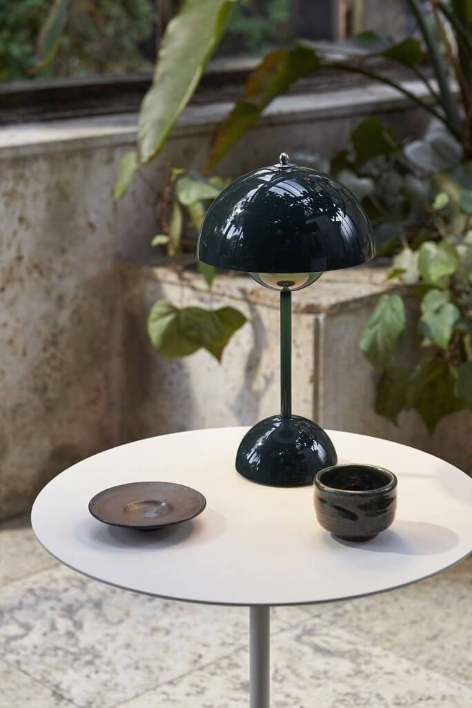 VP9 Flowerpot lamp, dark green | &Tradition | Home of Solinfo