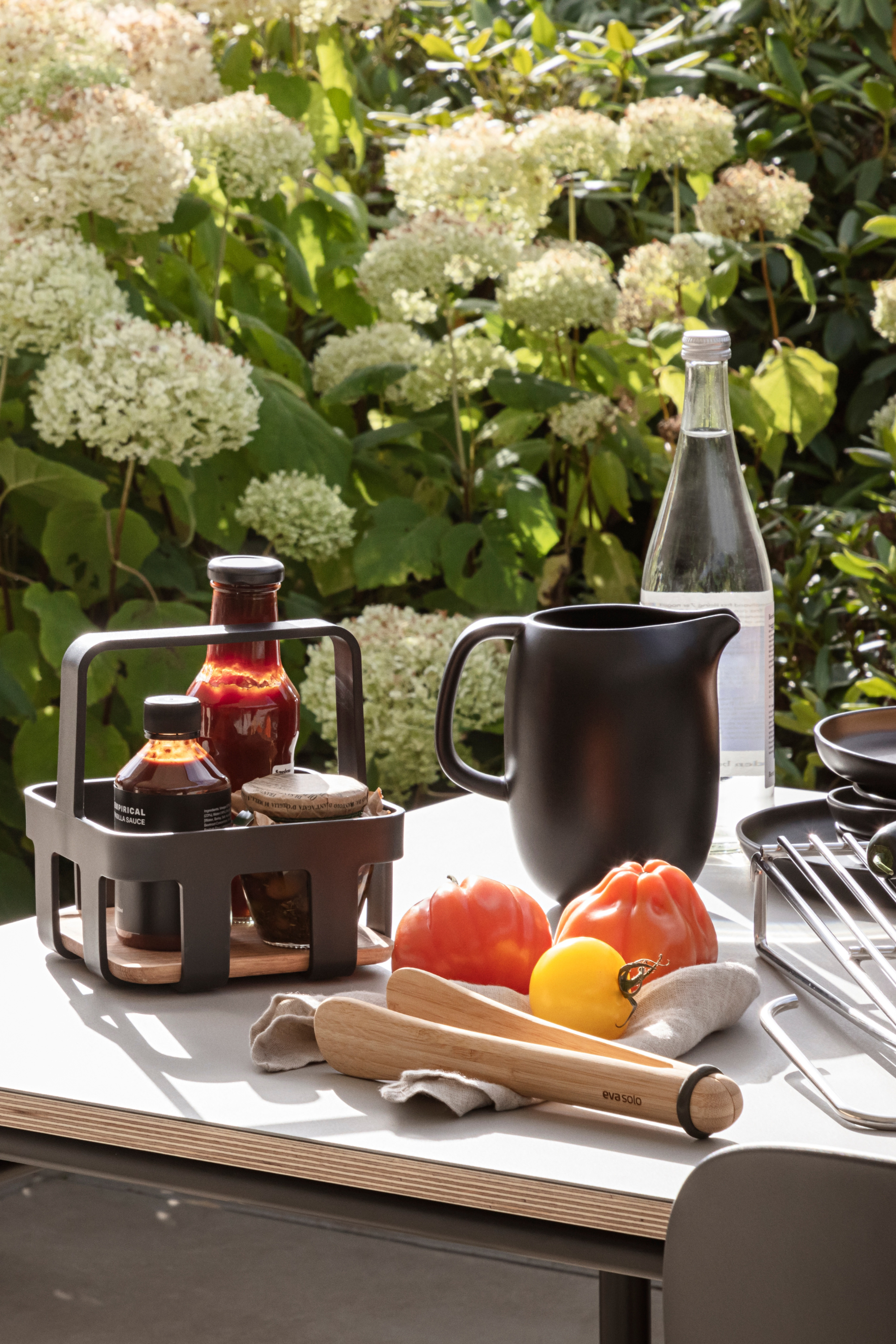 Nordic kitchen serving tongs