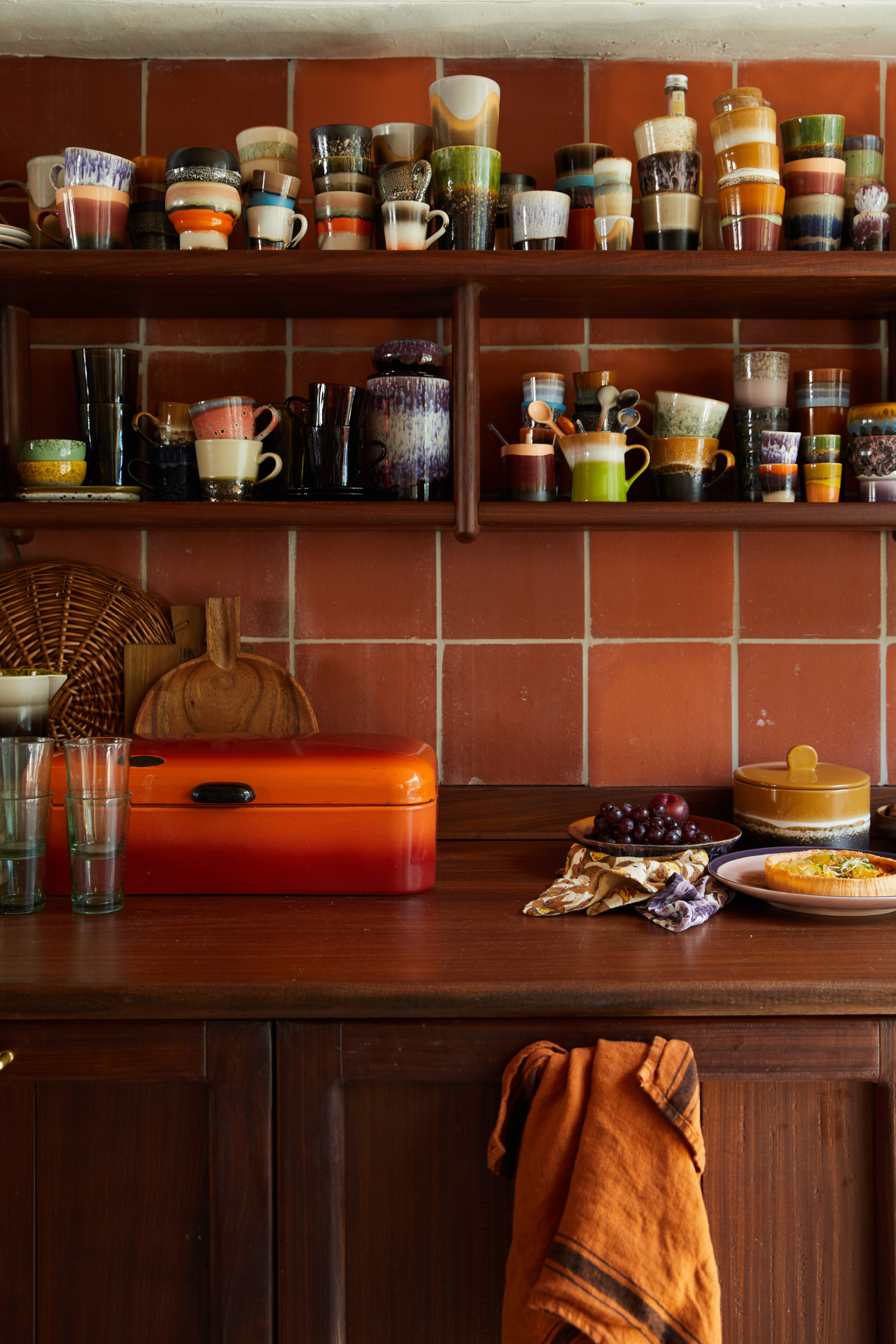 70s ceramics: cappuccino mug hail