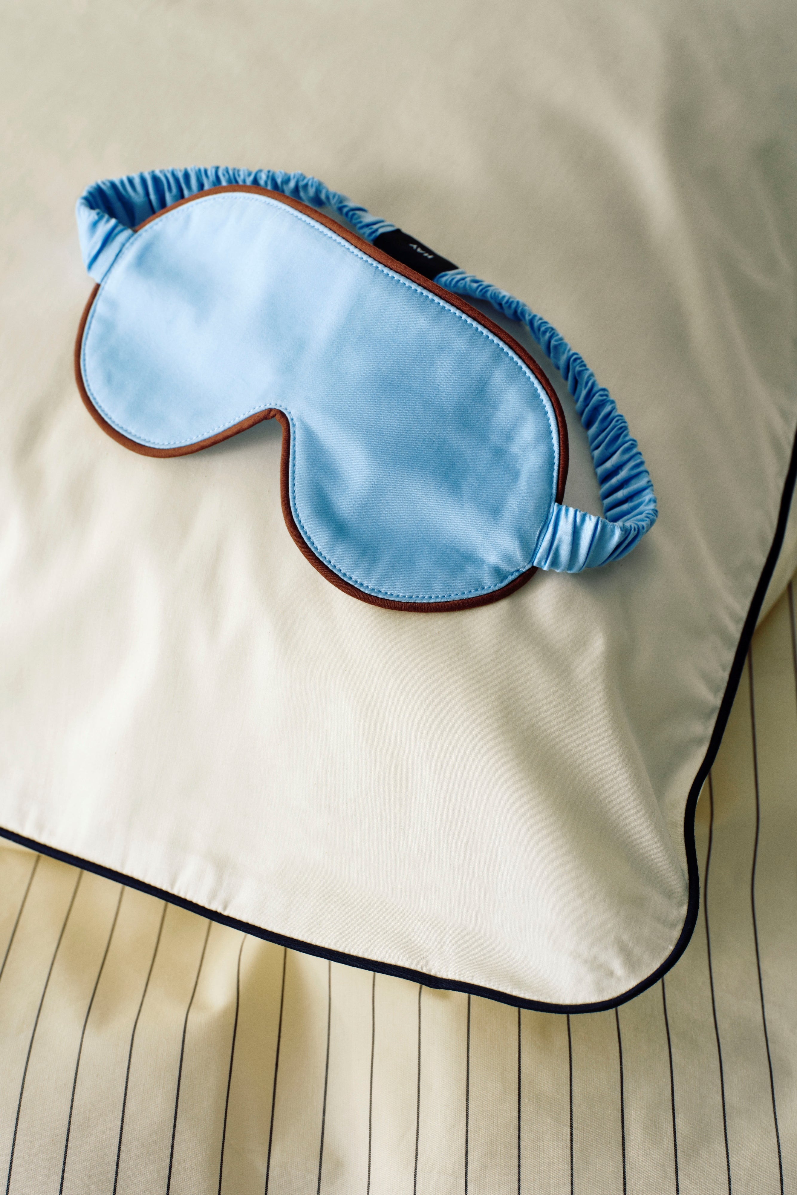 Outline Sleep Mask-Soft blue | Hay | Home of Solinfo