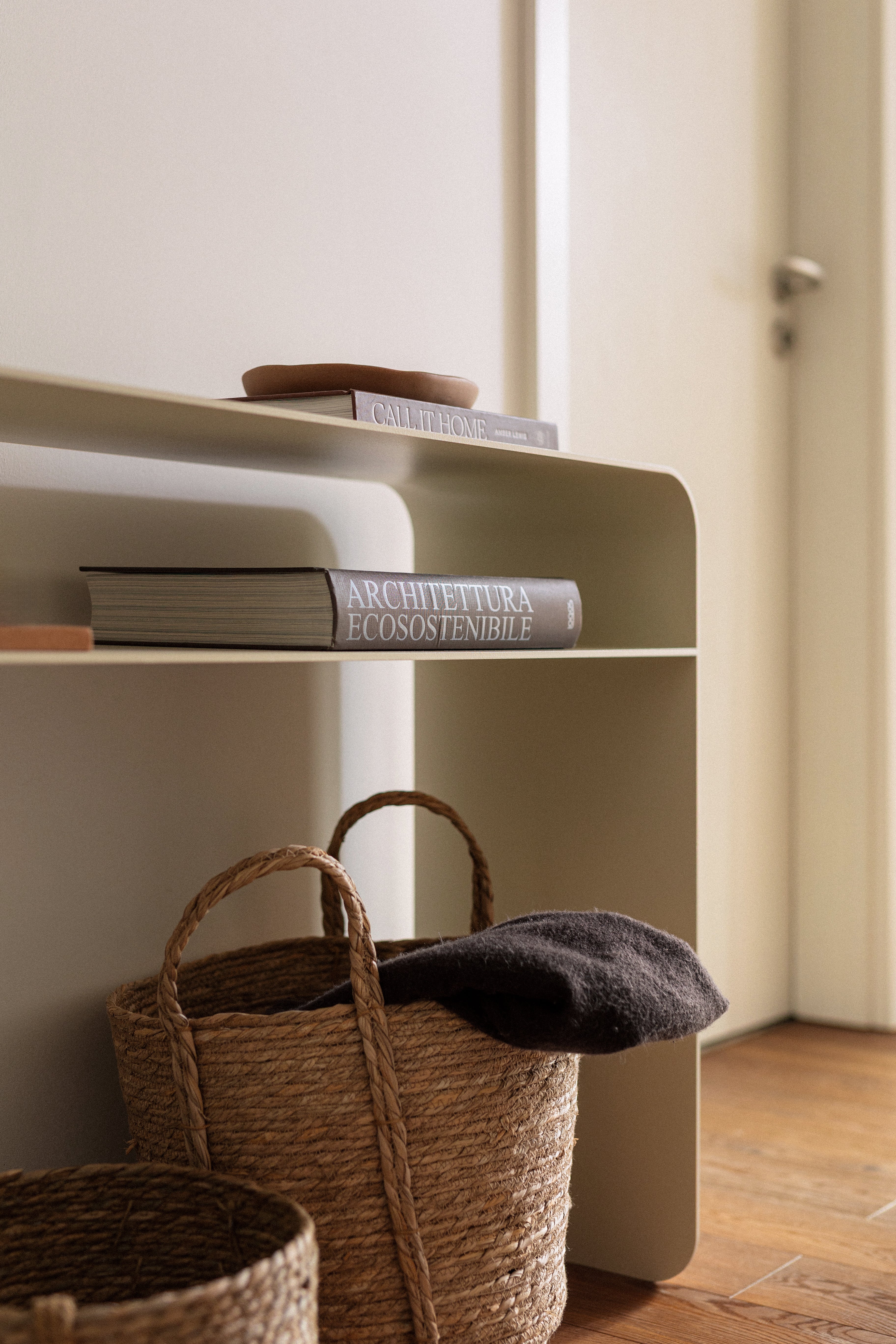 Tara console table off-white