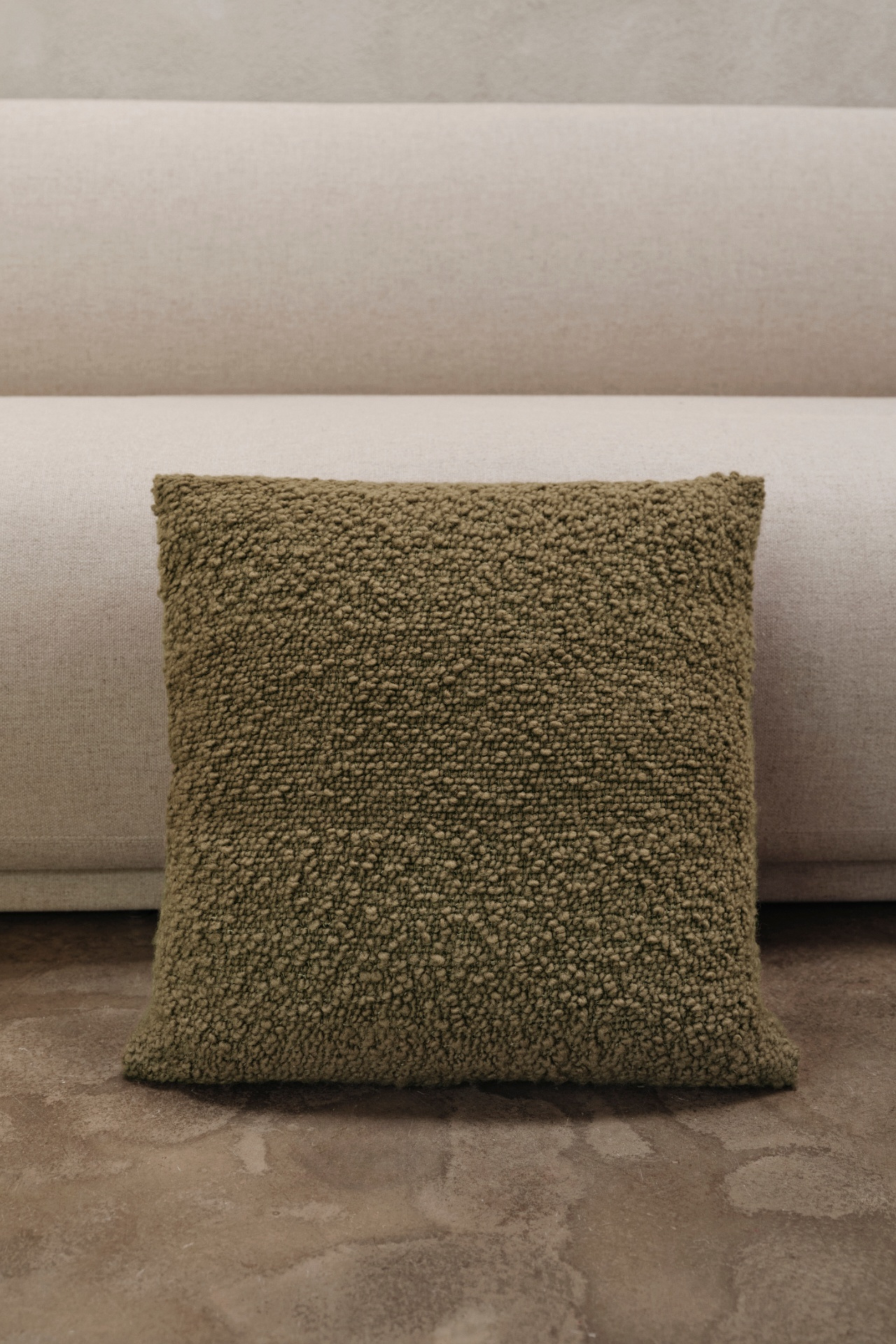 Moor Cushion olive
