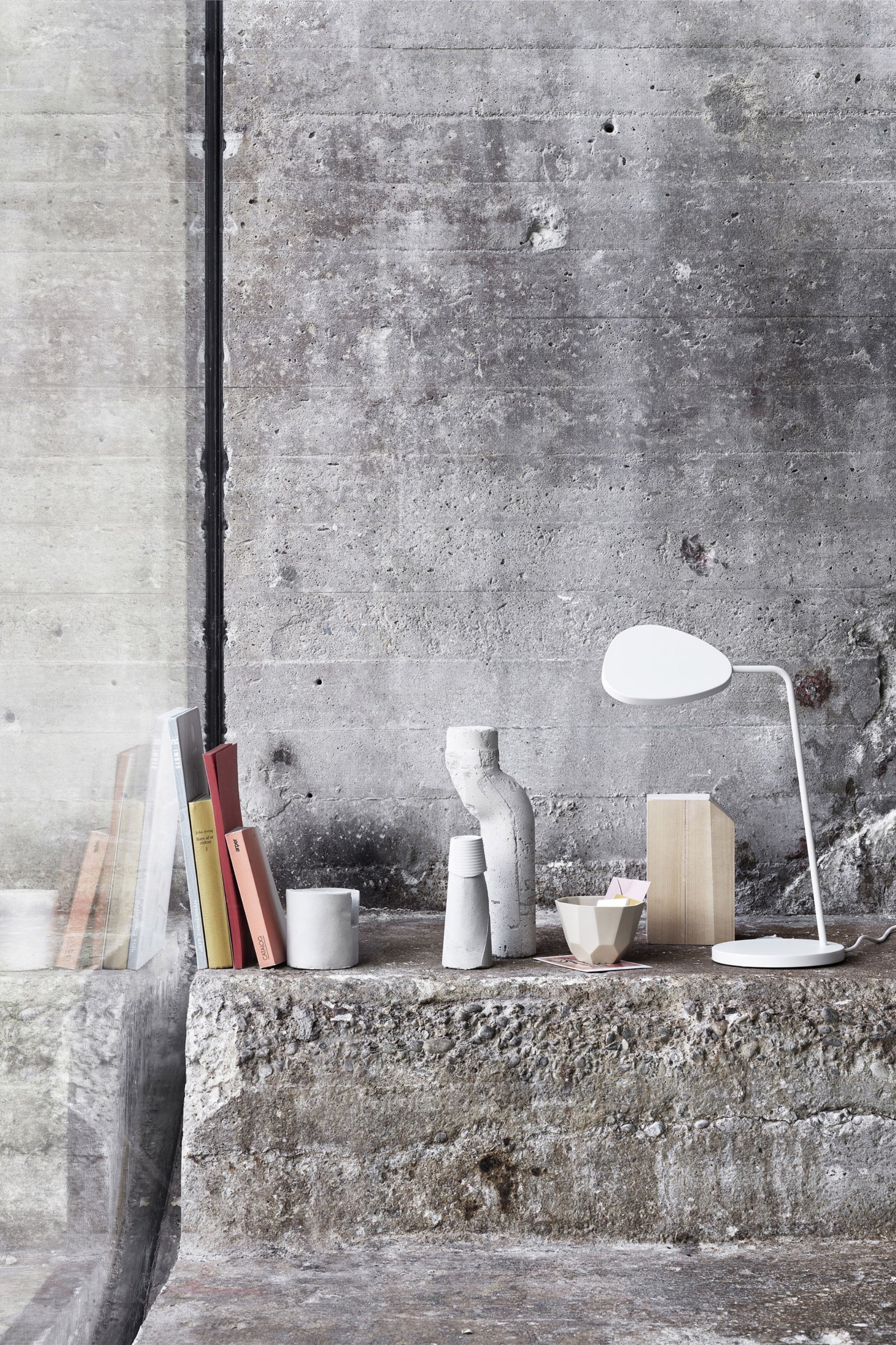 Leaf white table lamp
