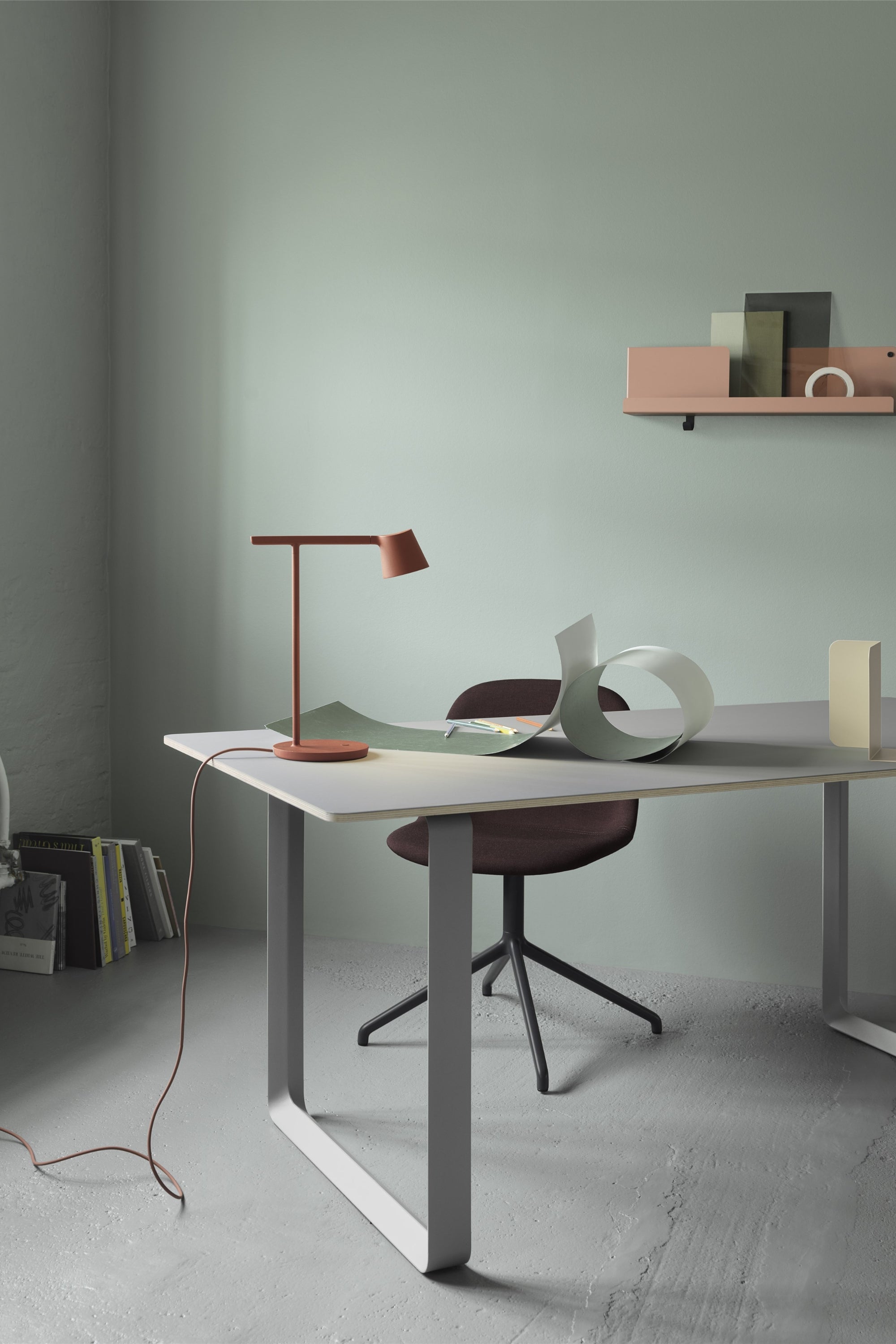 Tip copper brown table lamp