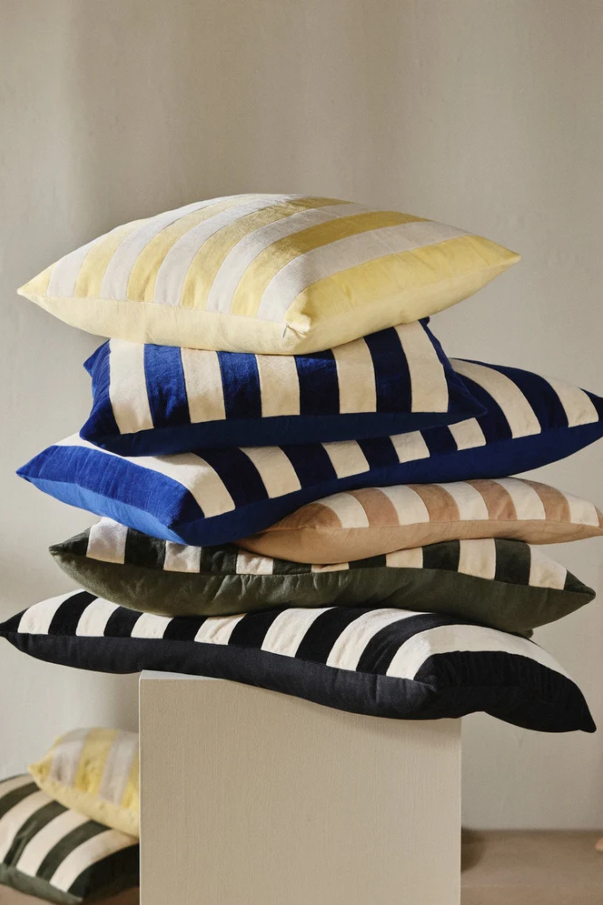 ALHENA cushion, 48x68
