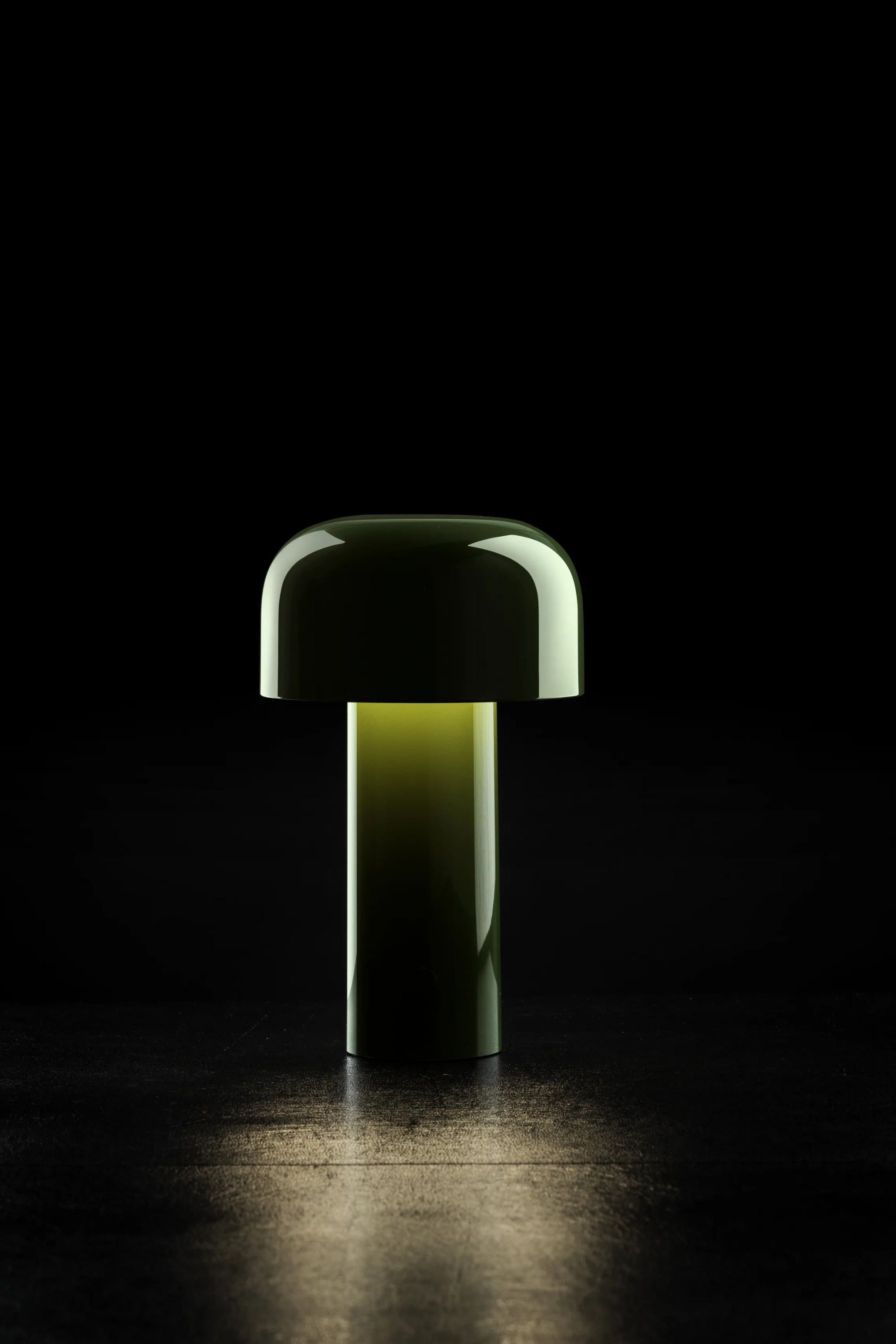 Bellhop Unplugged table lamp, glossy green