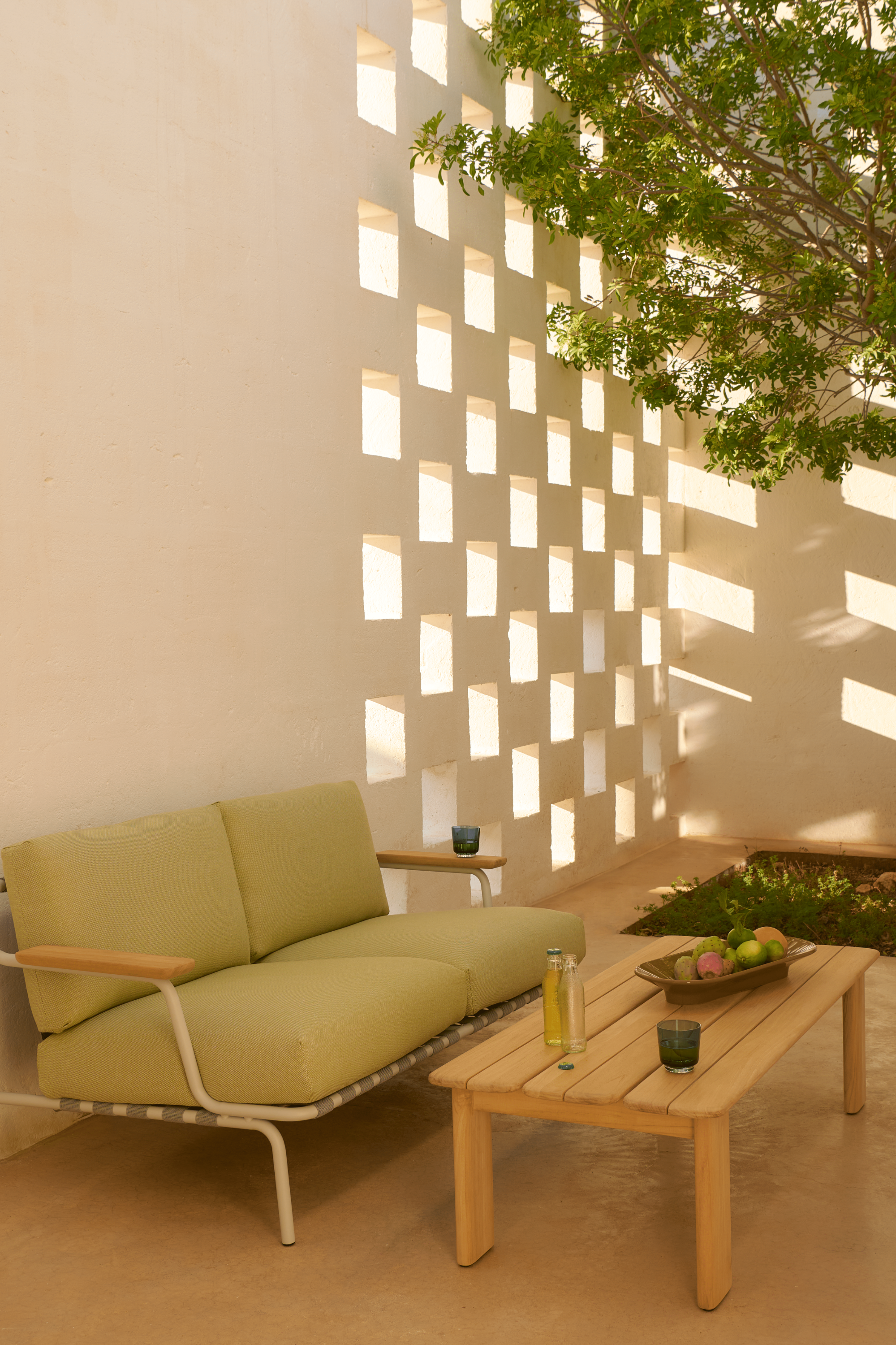 Assemble Dohányzóasztal 135 x 55 cm