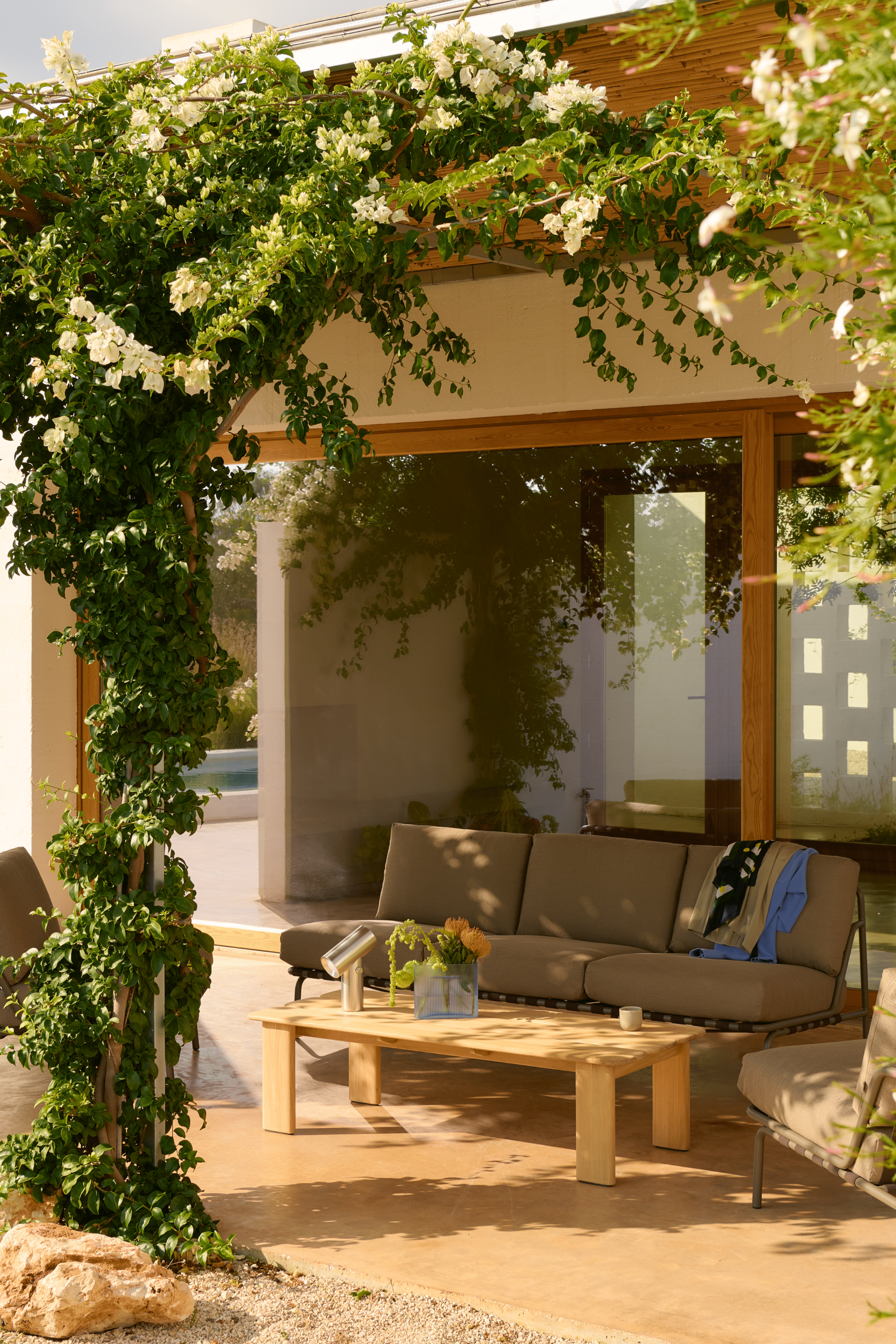 Assemble Dohányzóasztal 135 x 55 cm