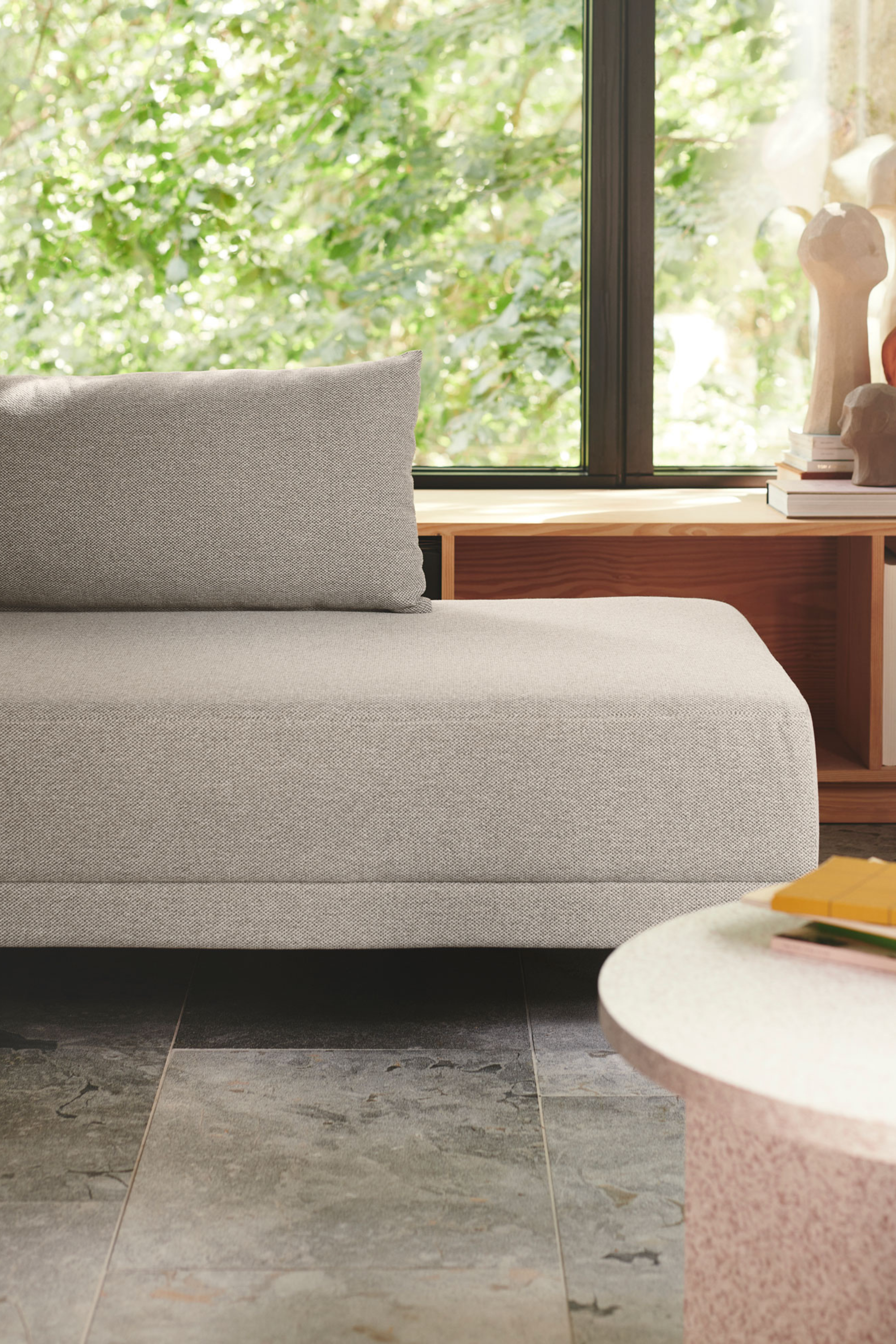 Vivica Sleeper sofa chaise longue left Agnes Brown