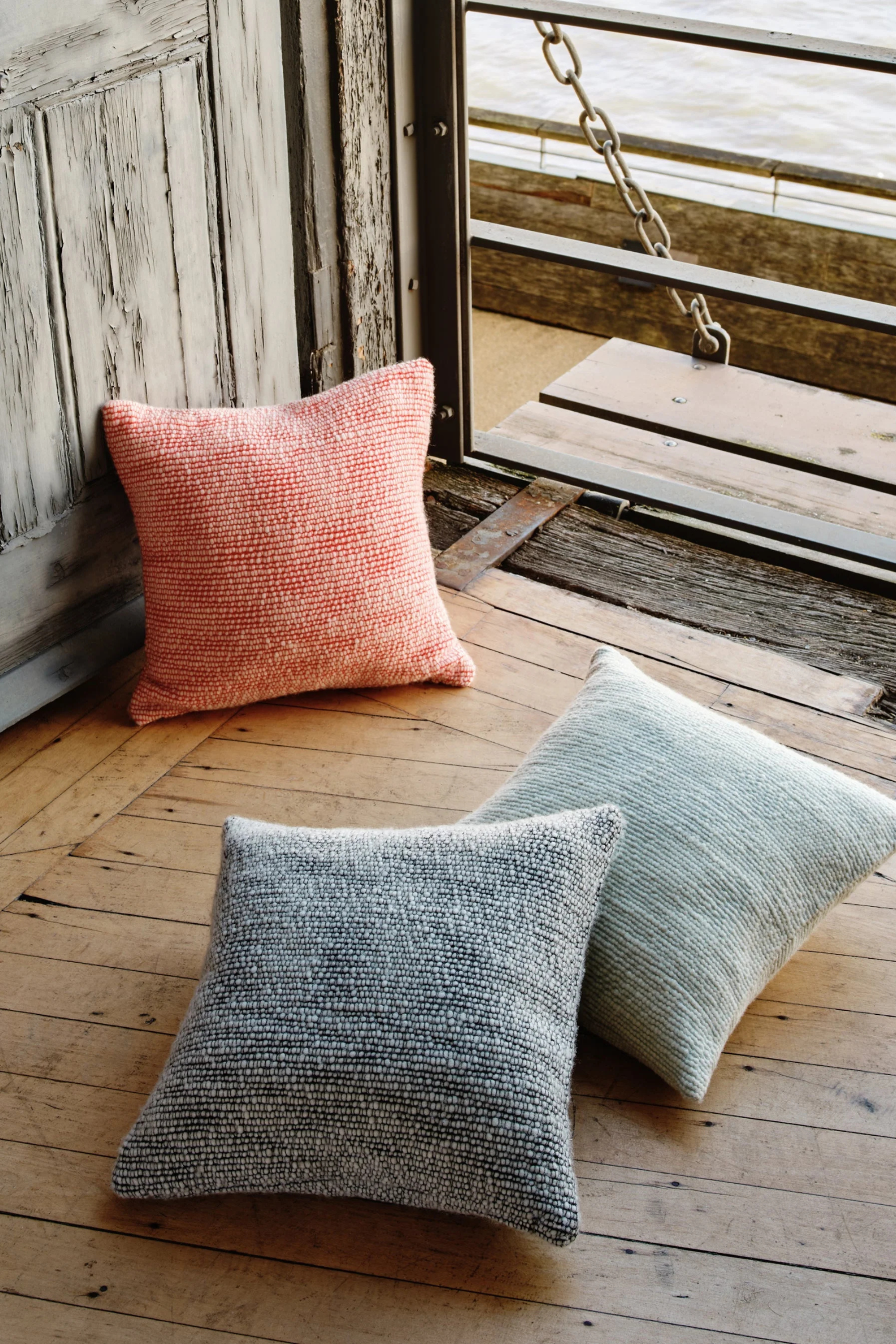 Thread cushion blue & white