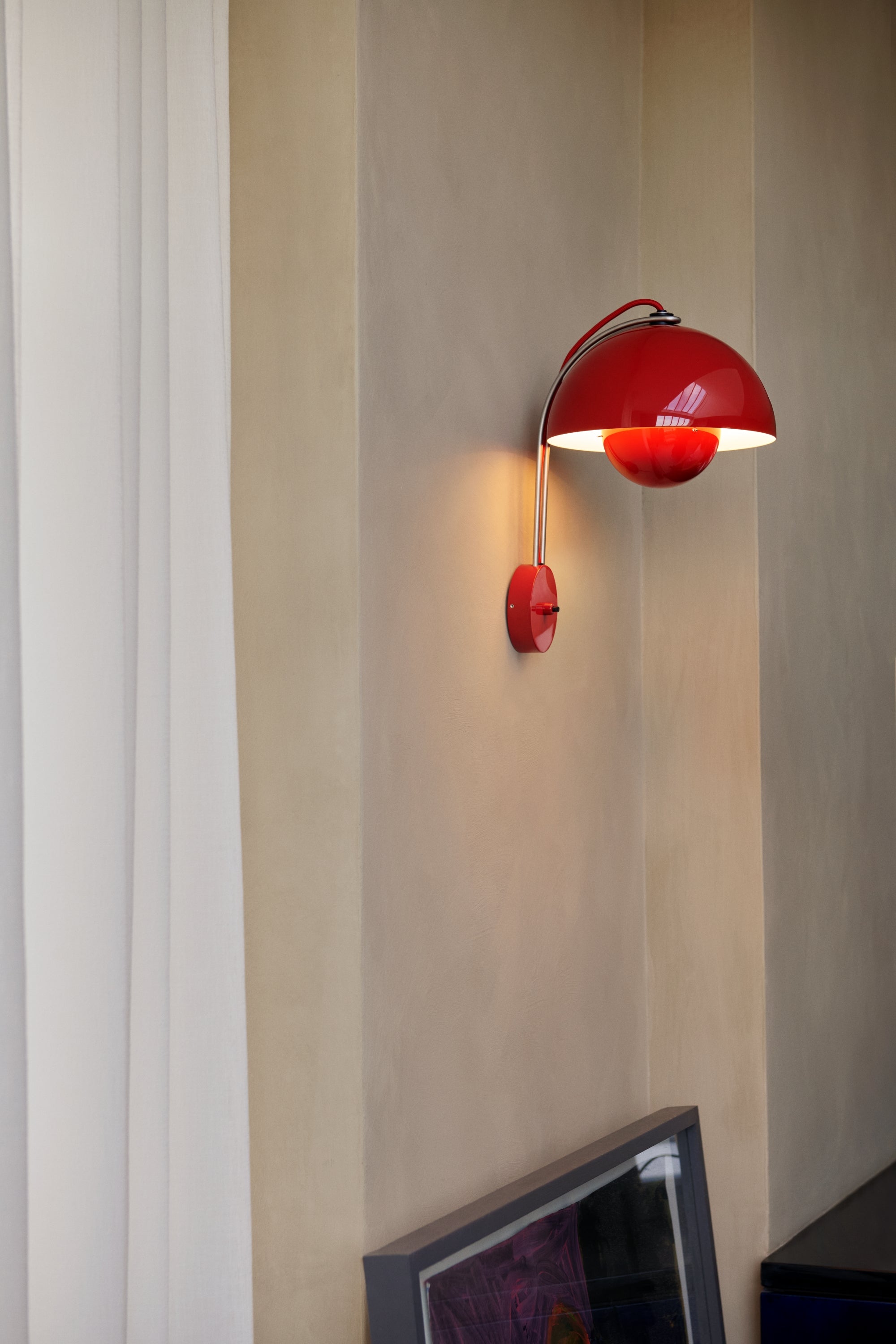 Flowerpot VP8 Wall lamp Vermilion Red