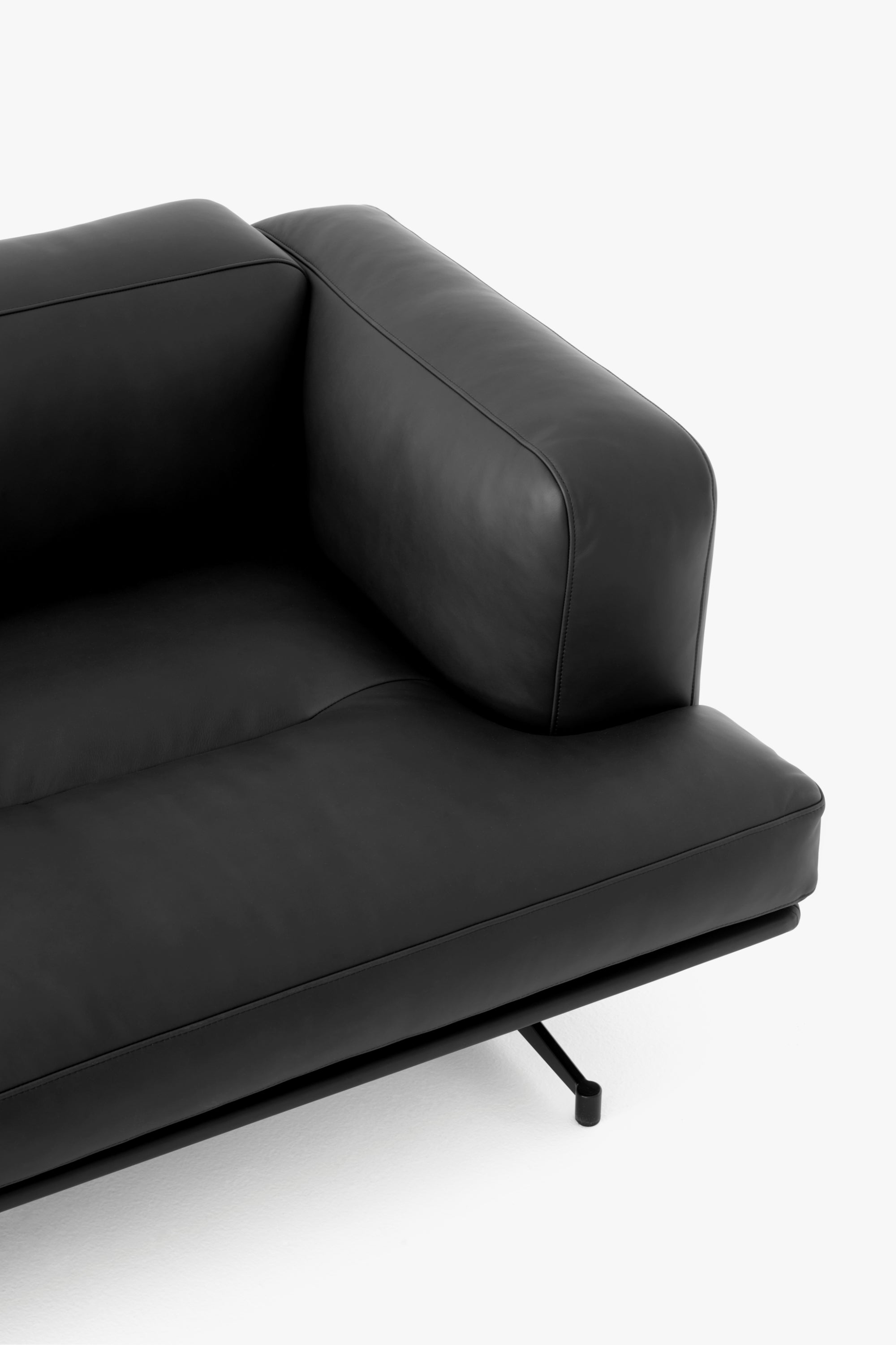 Inland AV23 sofa noble black leather
