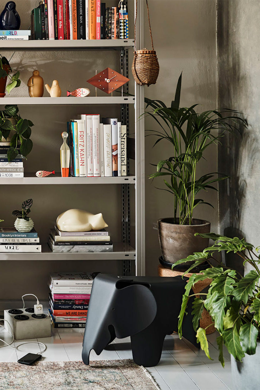 Eames Elephant Deep Black | Vitra | Home of Solinfo