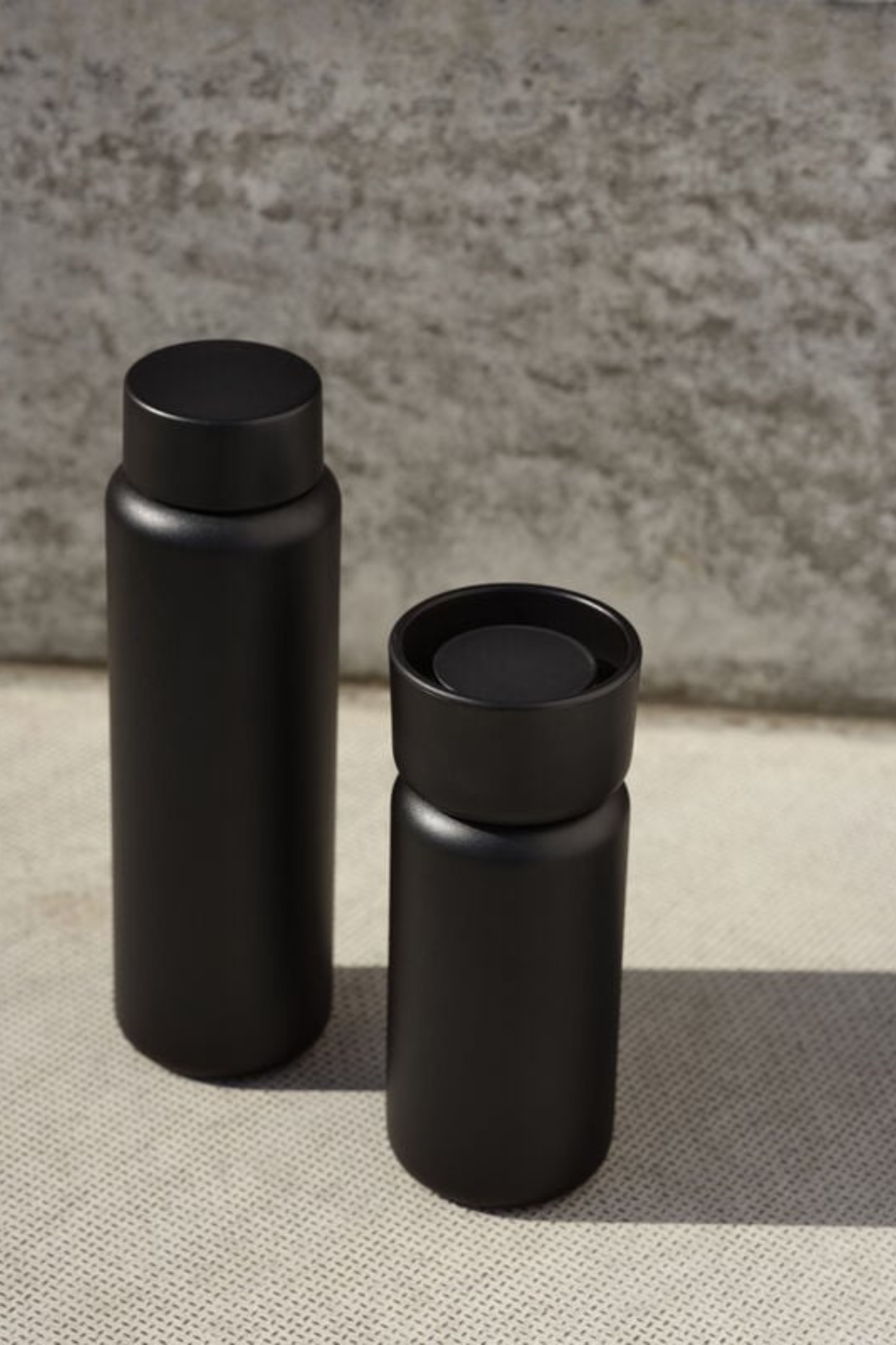 Singles Thermo mug with two lids black