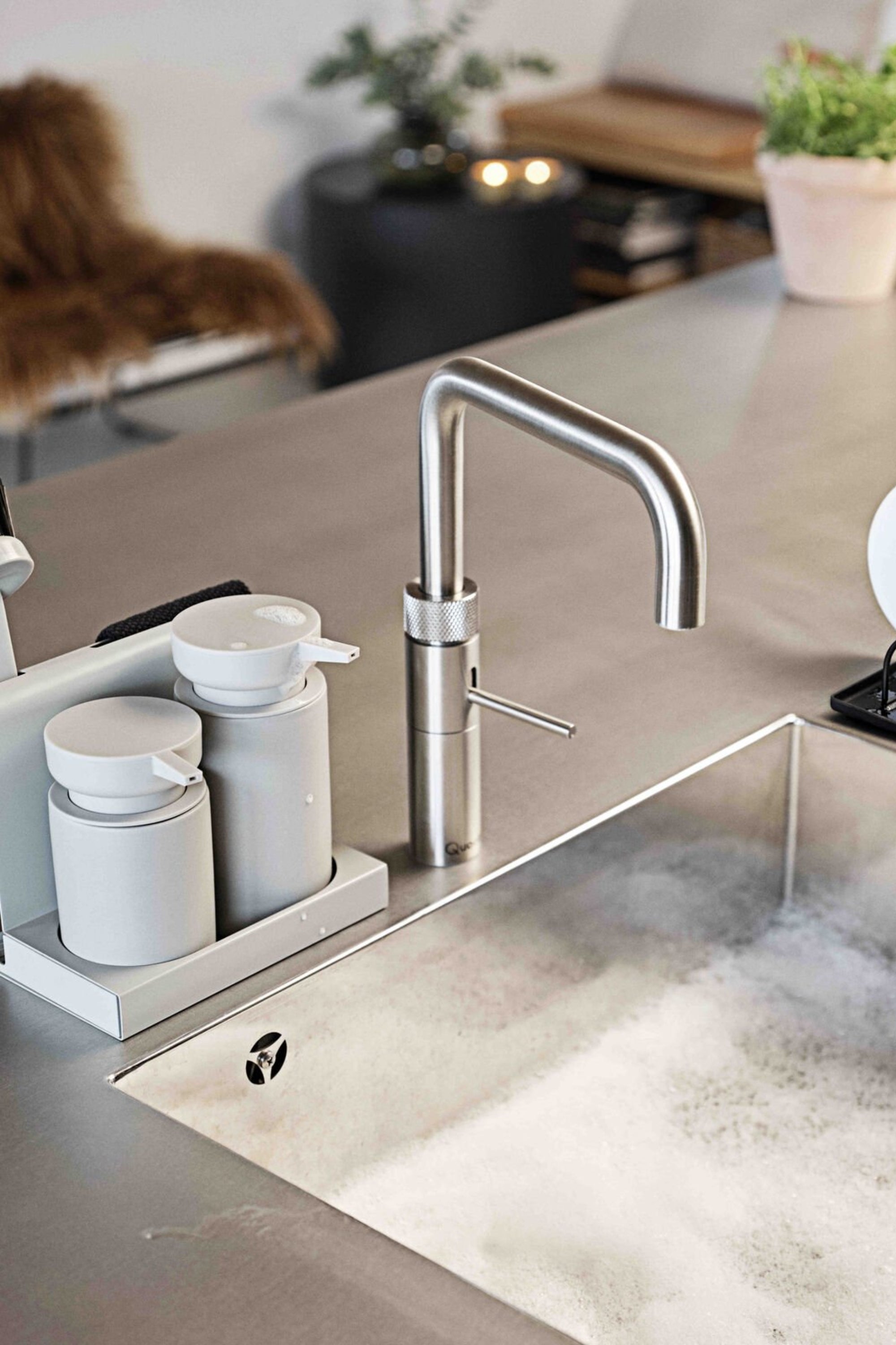 Zone DIISH warm grey dishwashing set