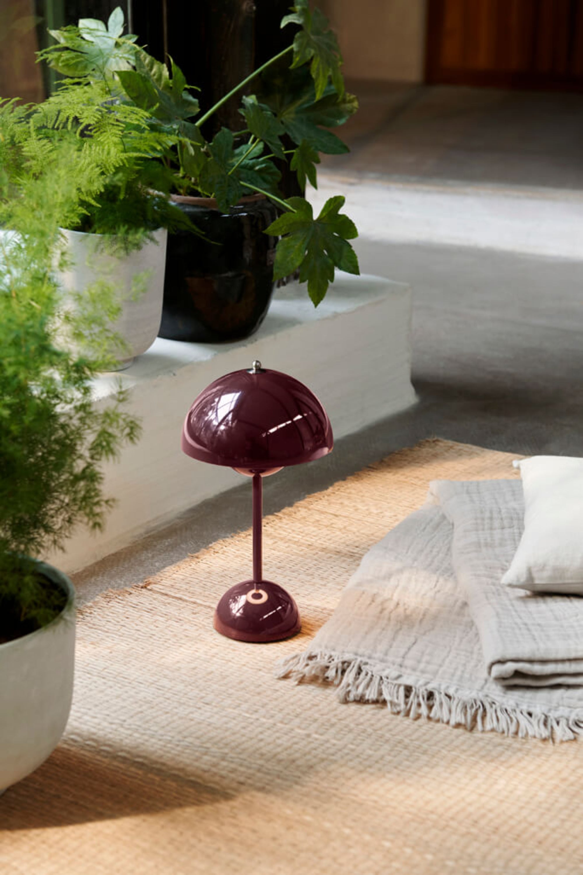 Flowerpot VP9 dark plum | &Tradition | Home of Solinfo