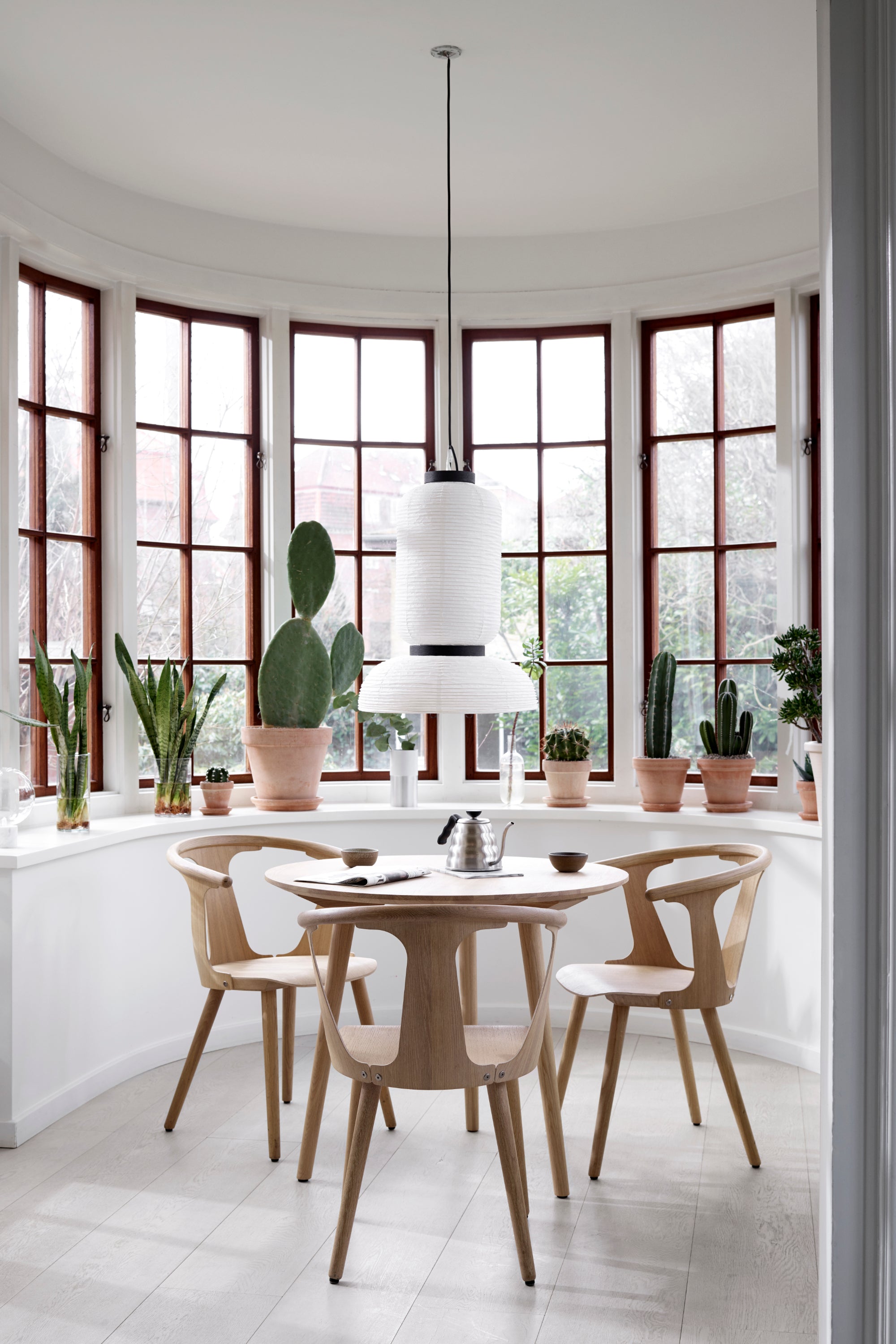 In Between SK2 tölgy és konyak bőr szék