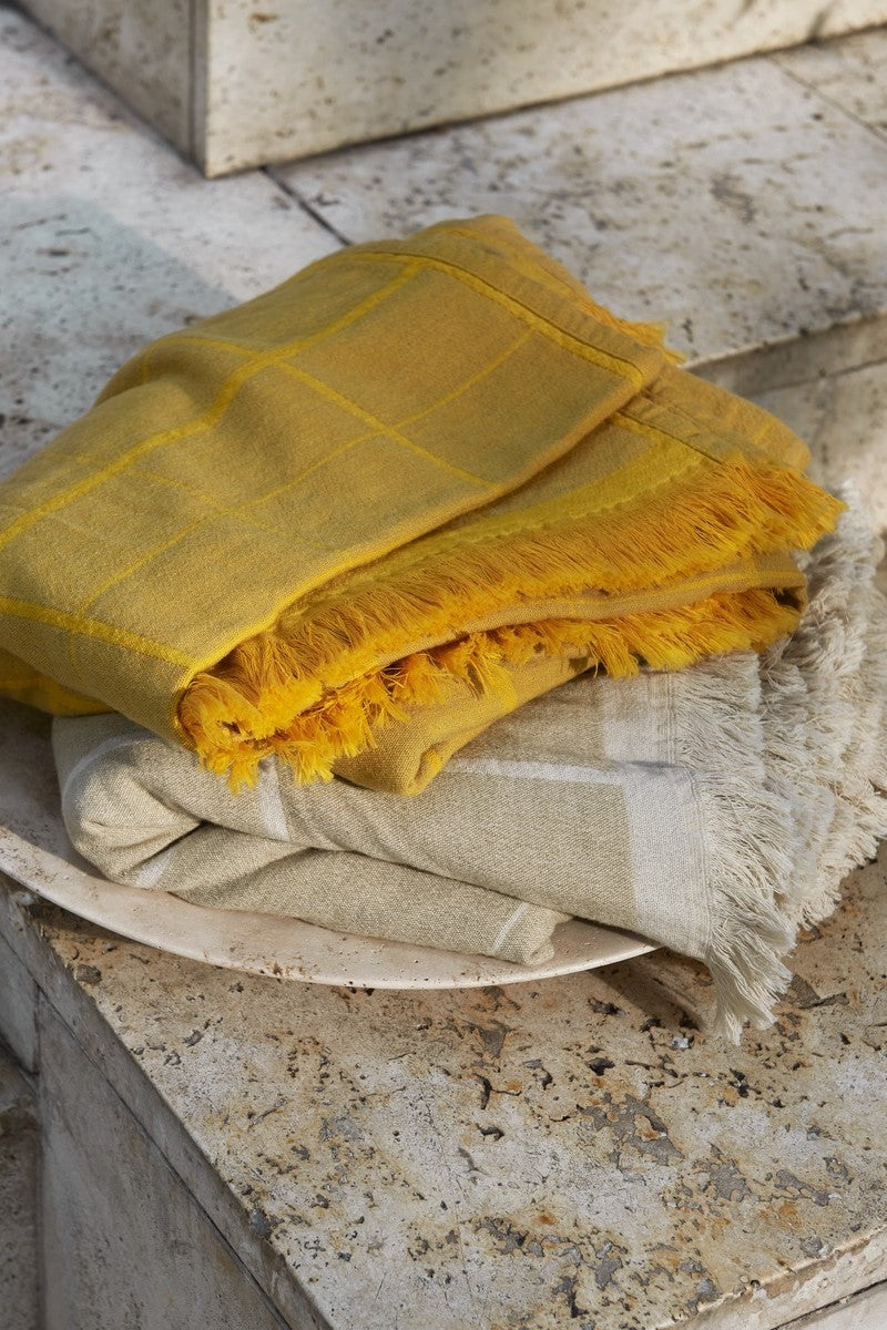 Untitled AP10 light beige throw | &Tradition | Home of Solinfo