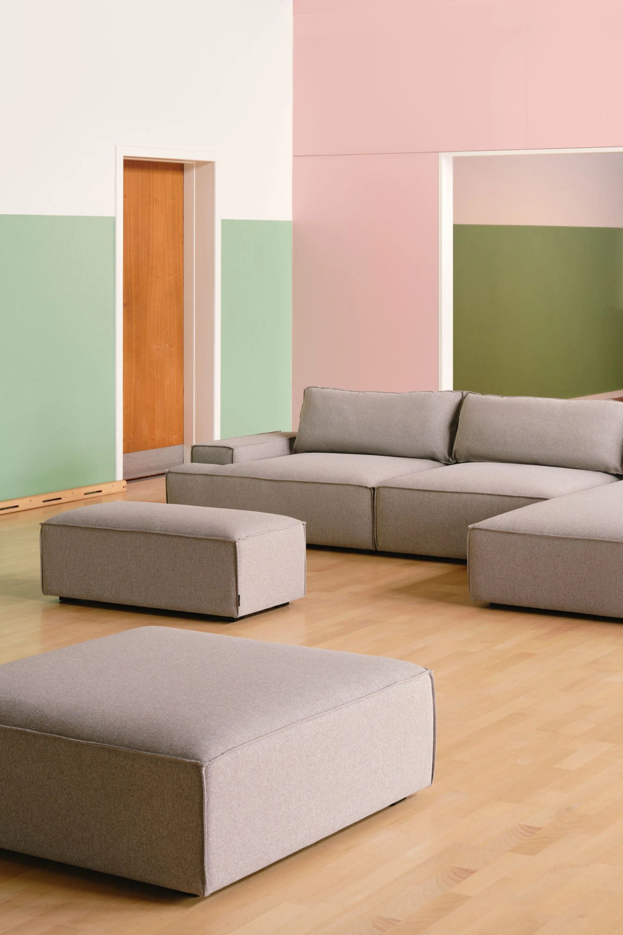 Daphne Agnes Brown moduláris kanapé bal karfás elem