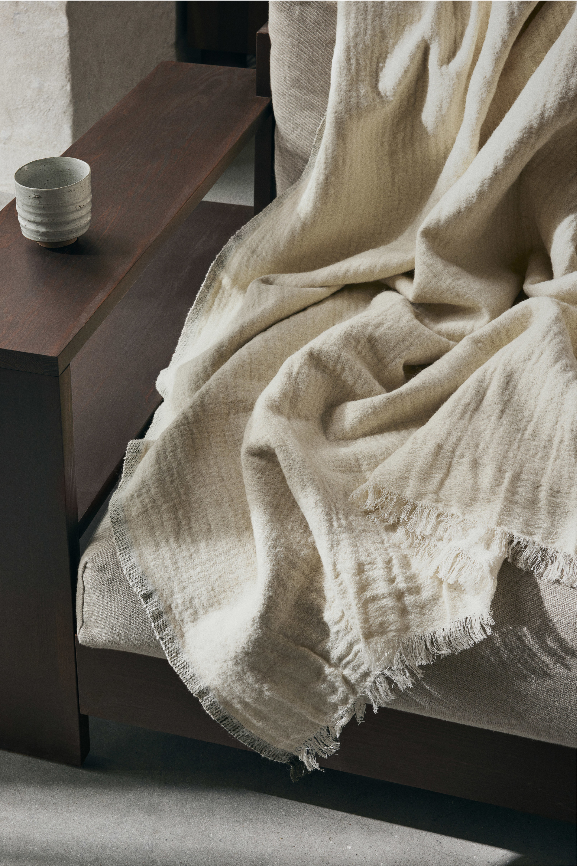 Weaver Throw off-white