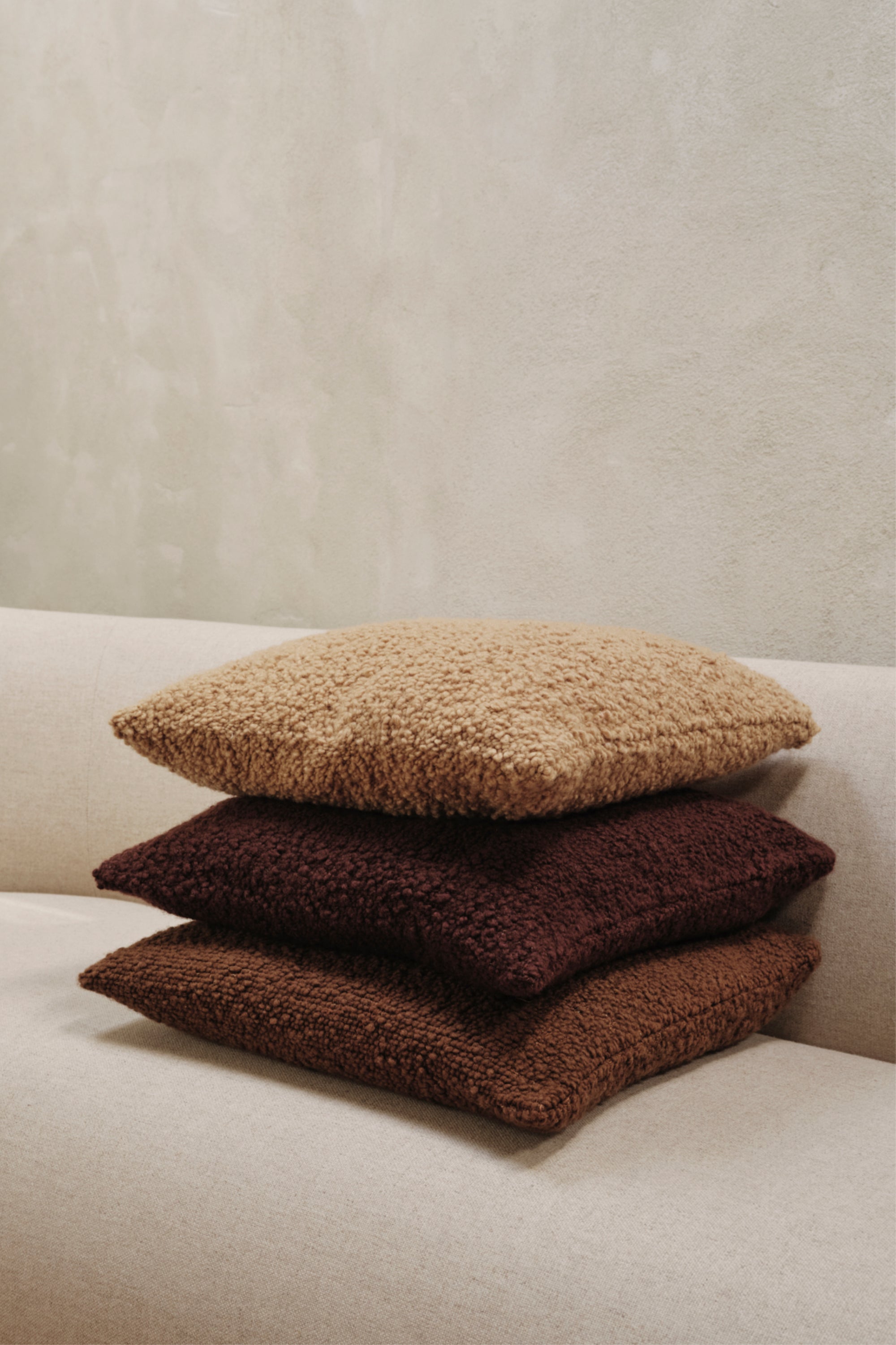 Moor Cushion Dark Pecan