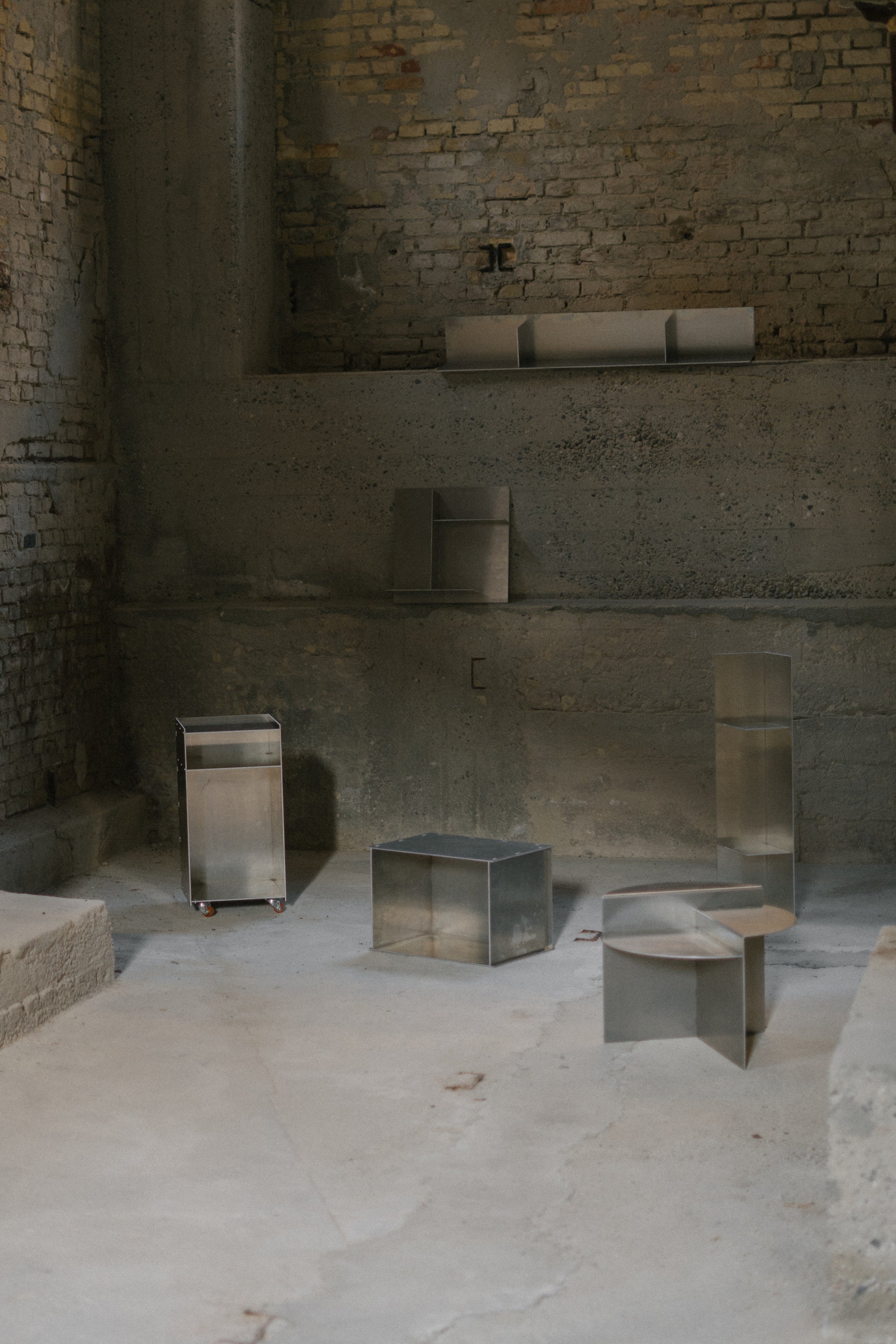 Rivet Side Table Aluminium