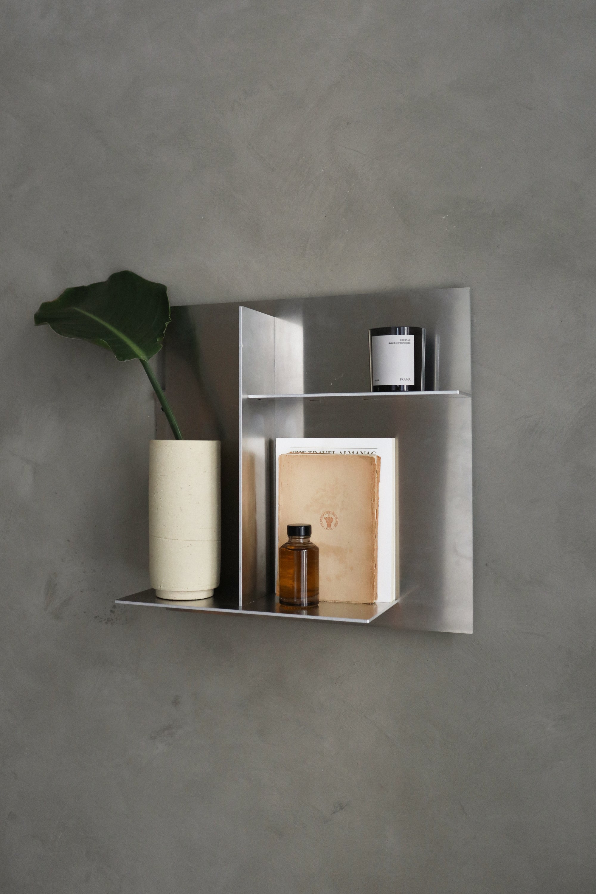 Rivet Typecase aluminium shelf