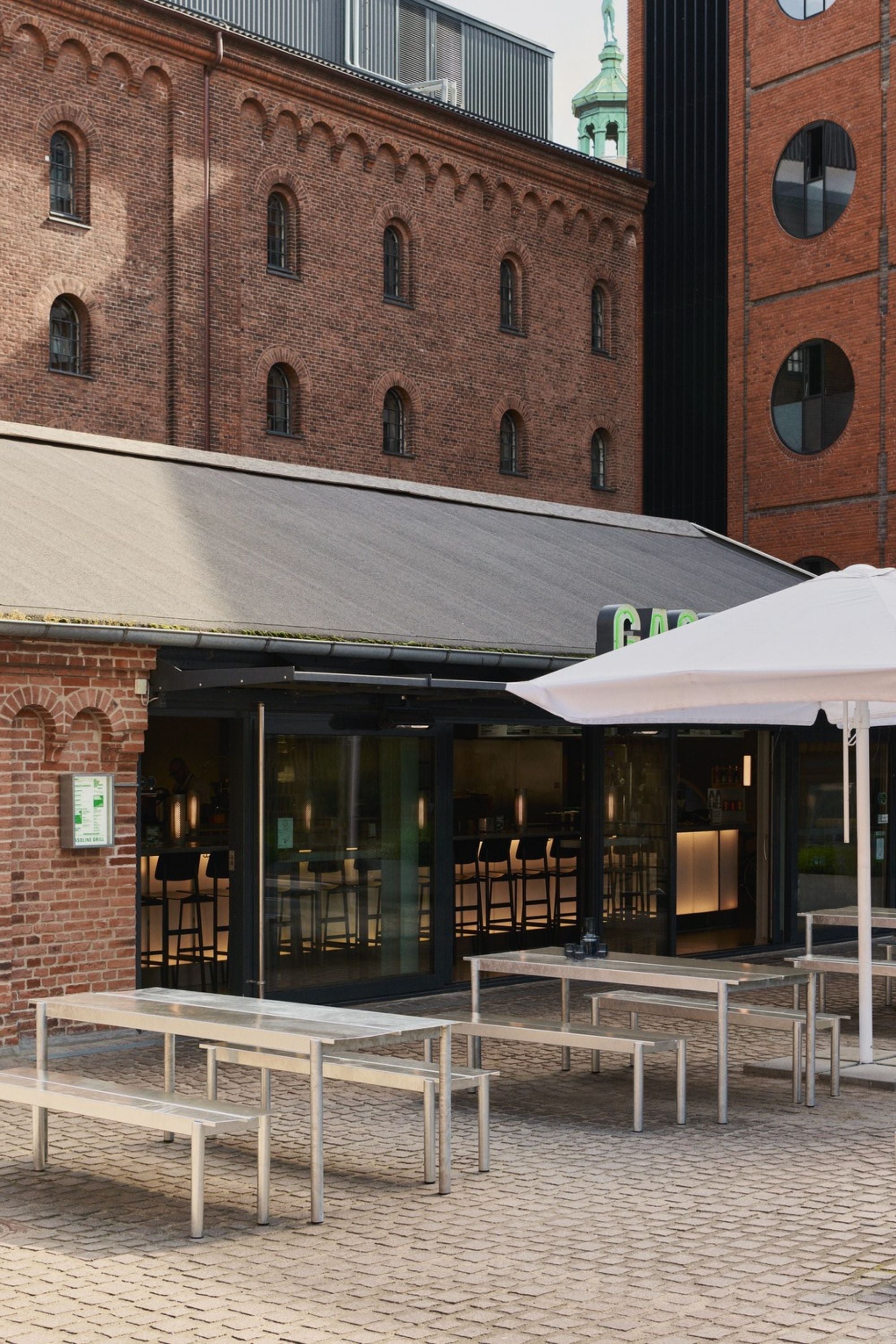 Linear tóp kültéri pad