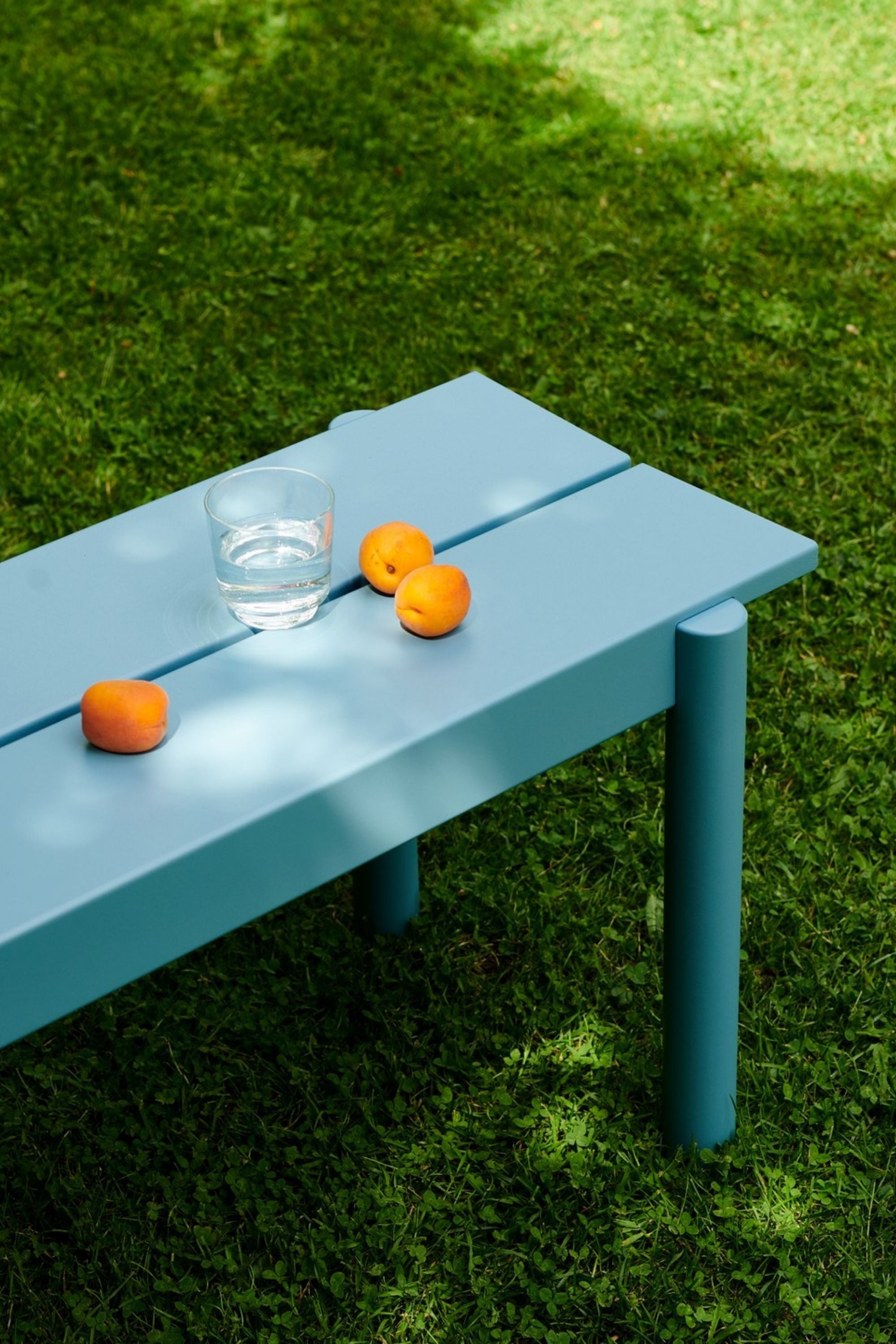 Linear halványkék kültéri pad