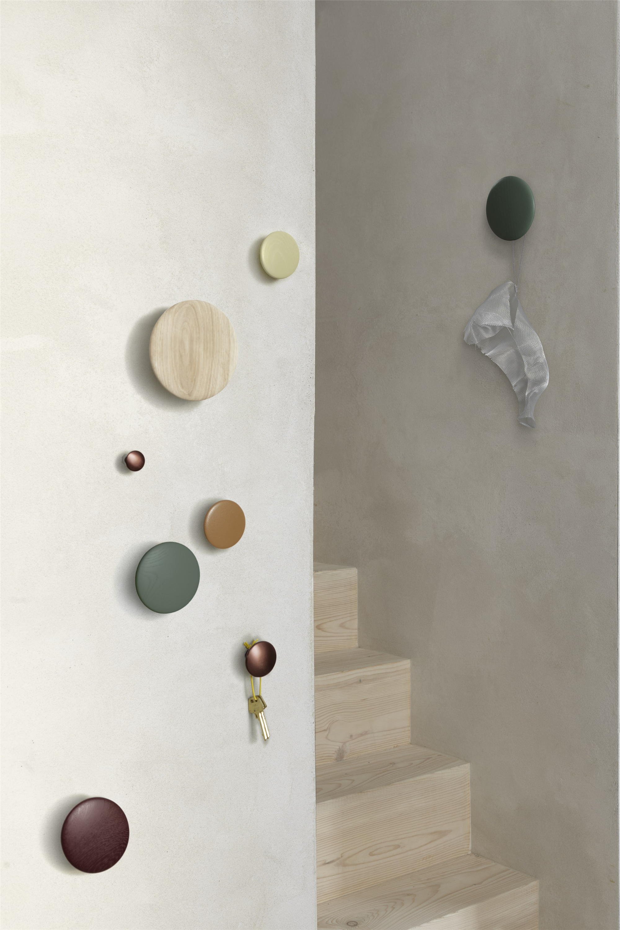 Dots Oak Hanger Set of 5