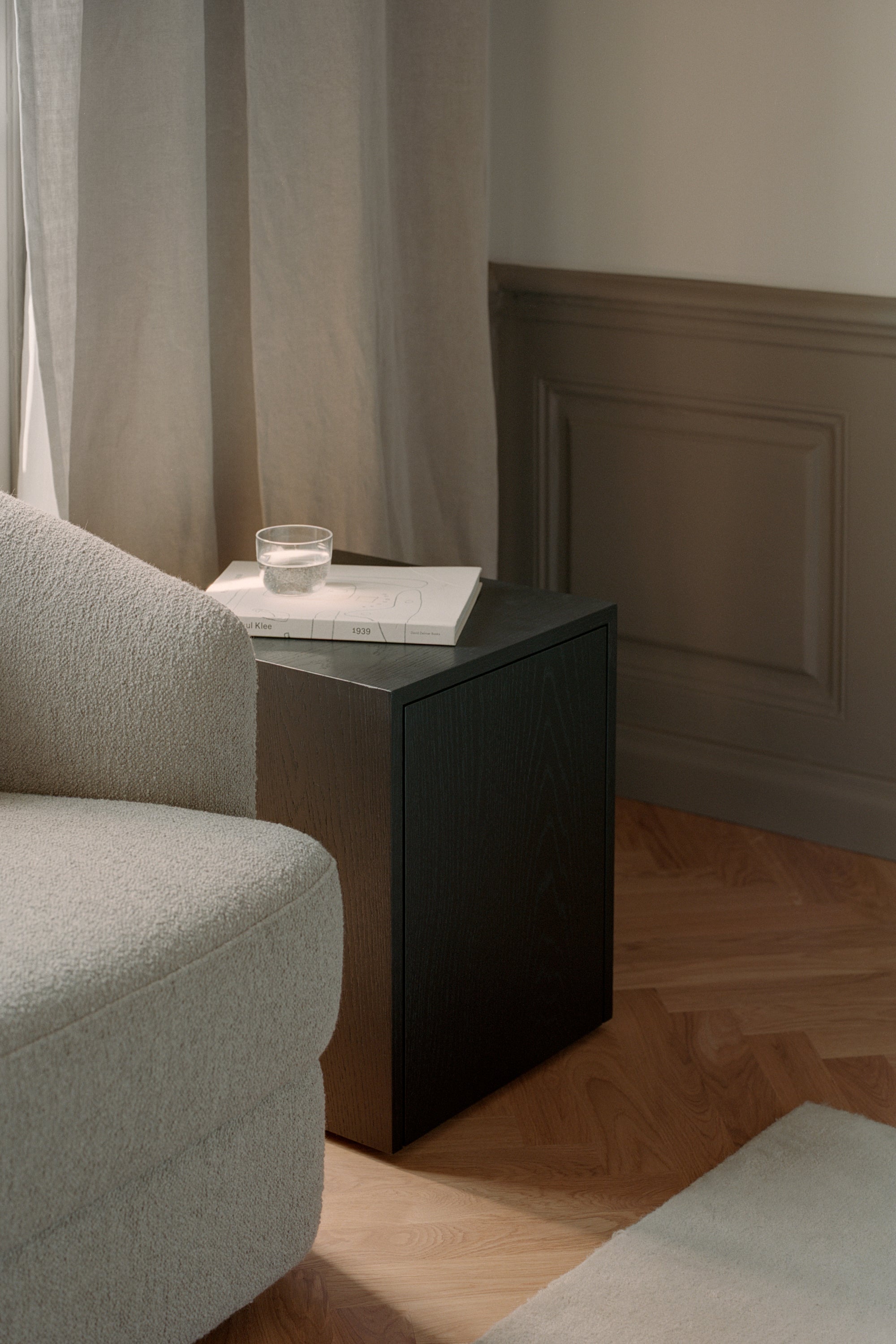 Mass fekete fiókos lerakóasztal