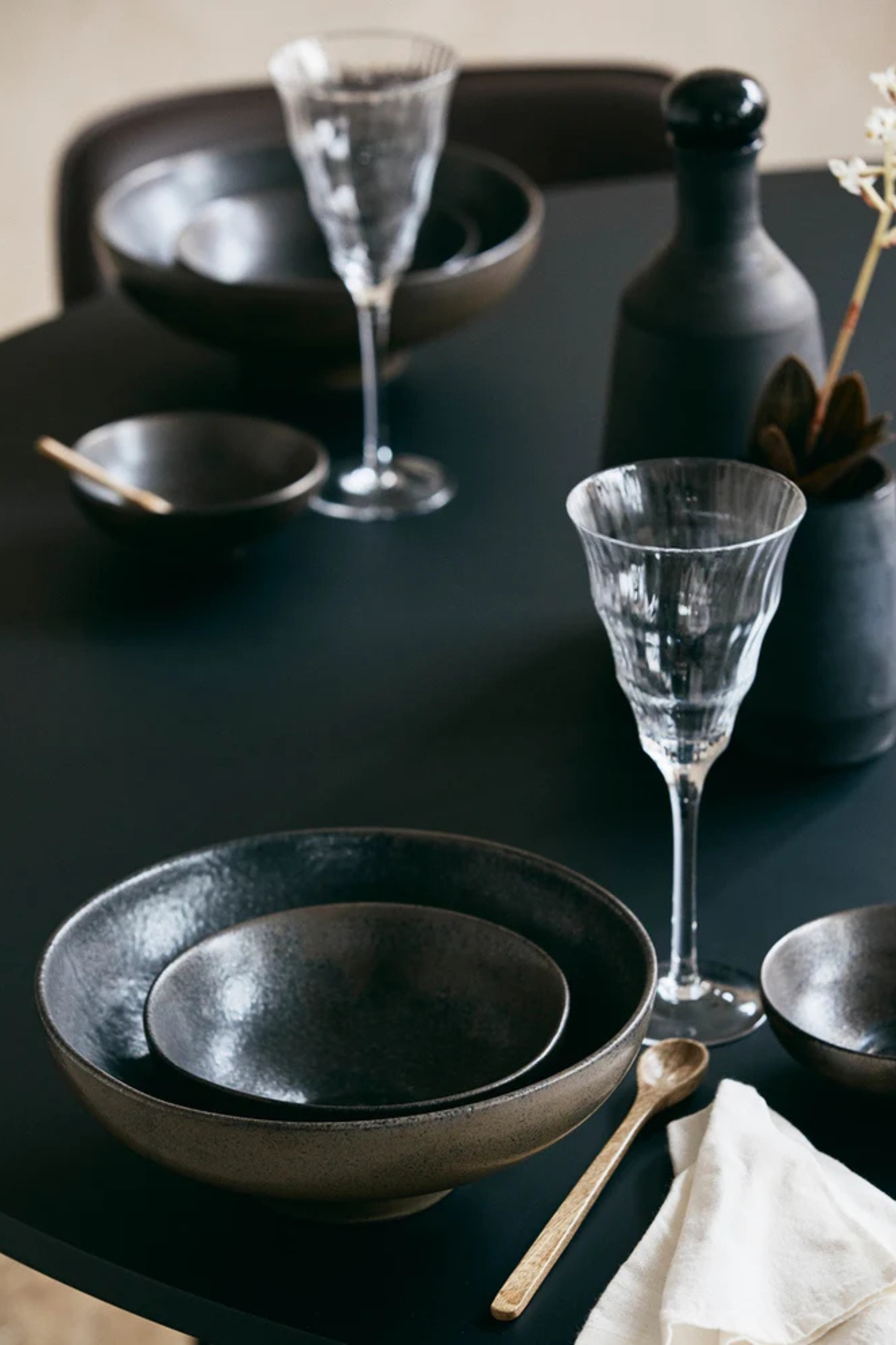 Inez tál S, matt fekete