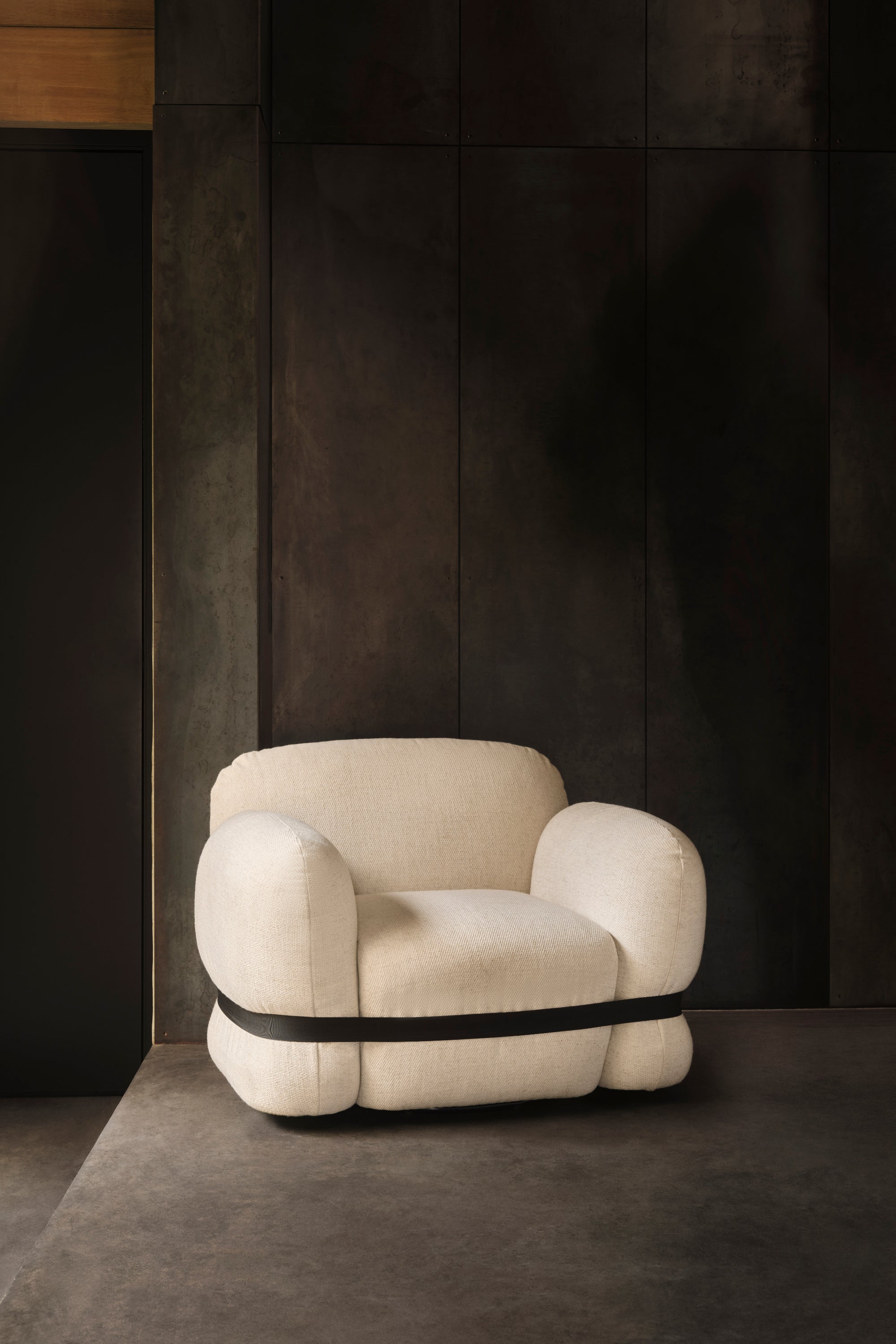 Sqeeze Moonlight Sand Armchair