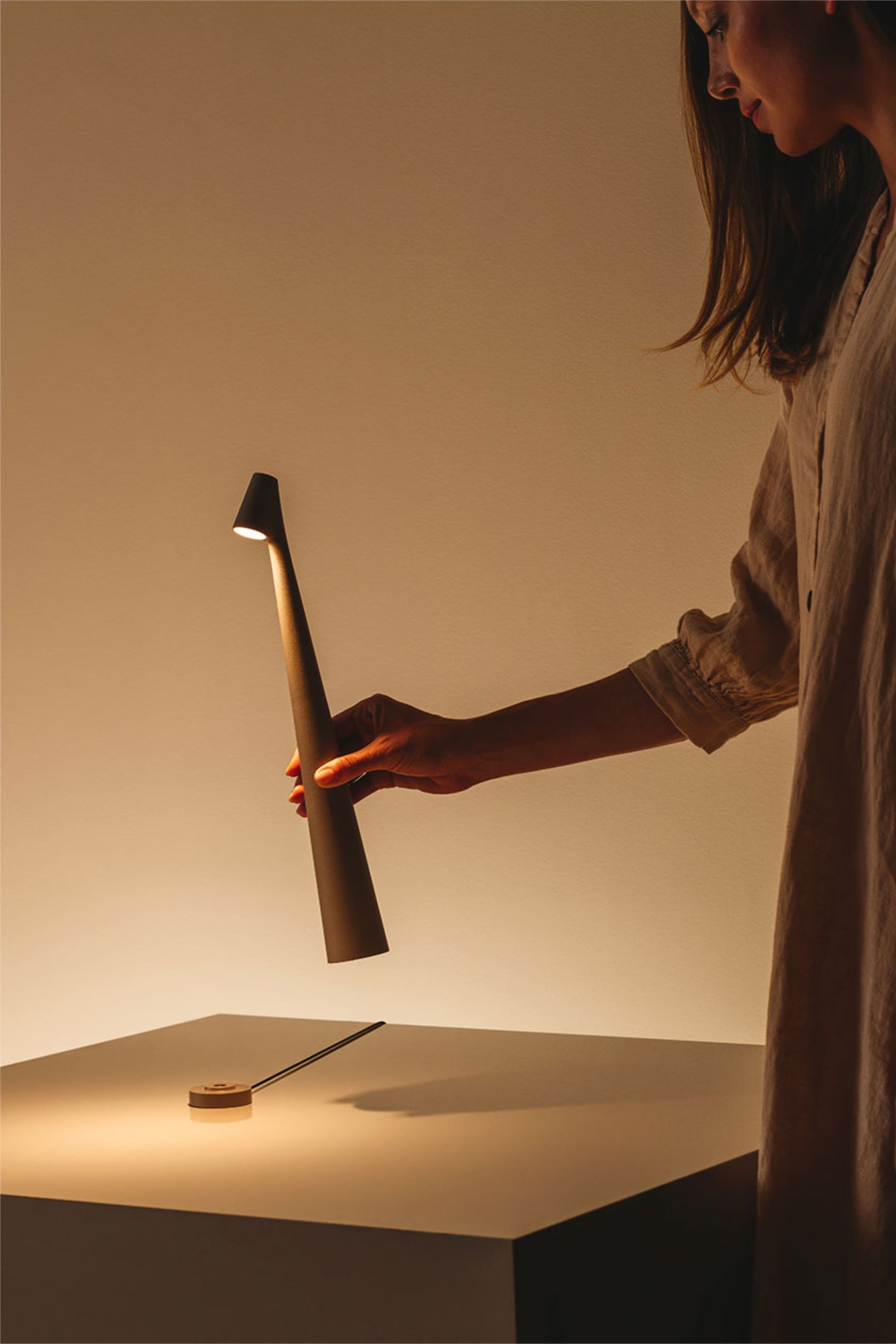 Africa 5580 sötét terracotta tölthető lámpa