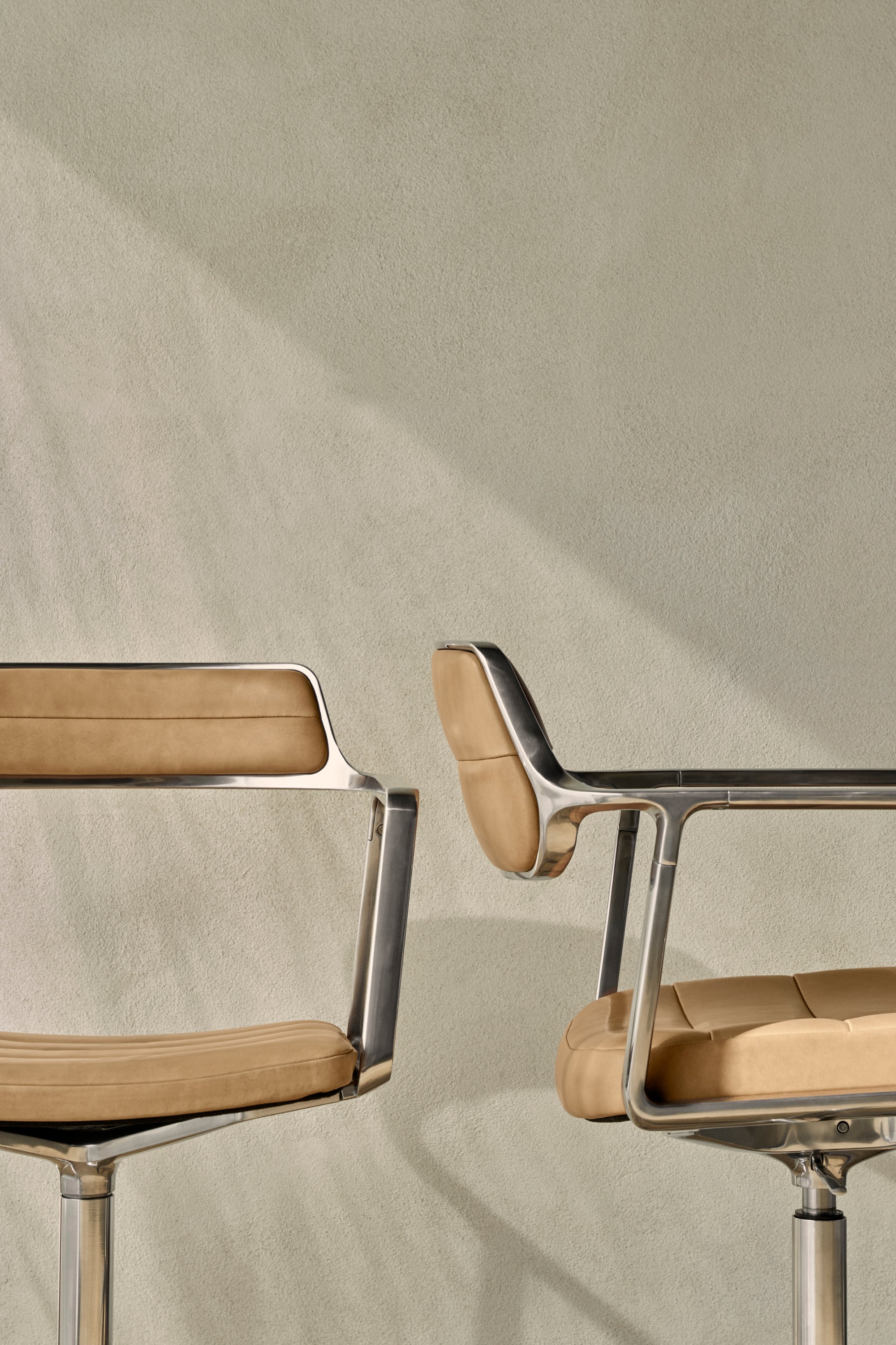VIPP452 Swivel Chair Camel