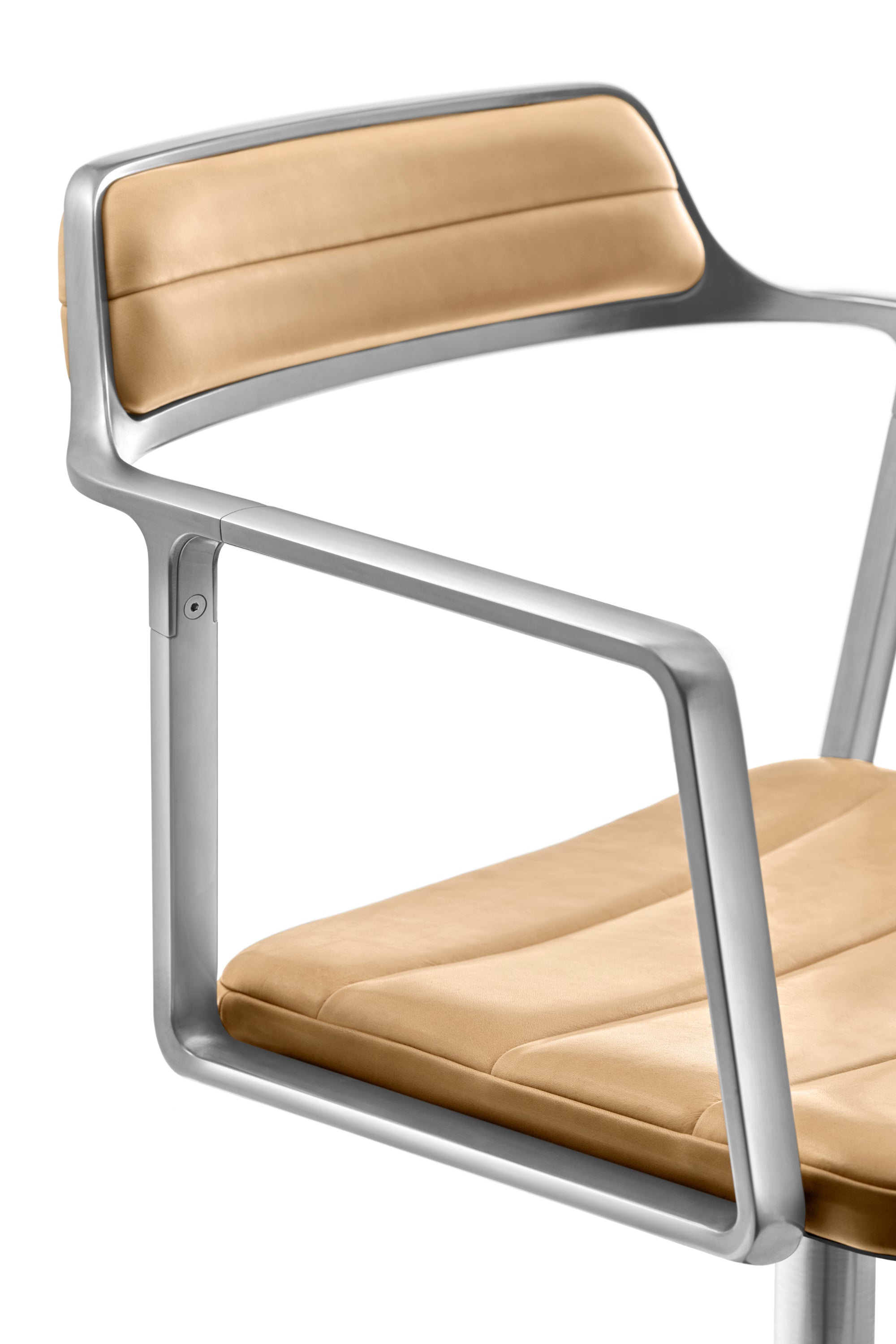VIPP452 Swivel Chair Camel