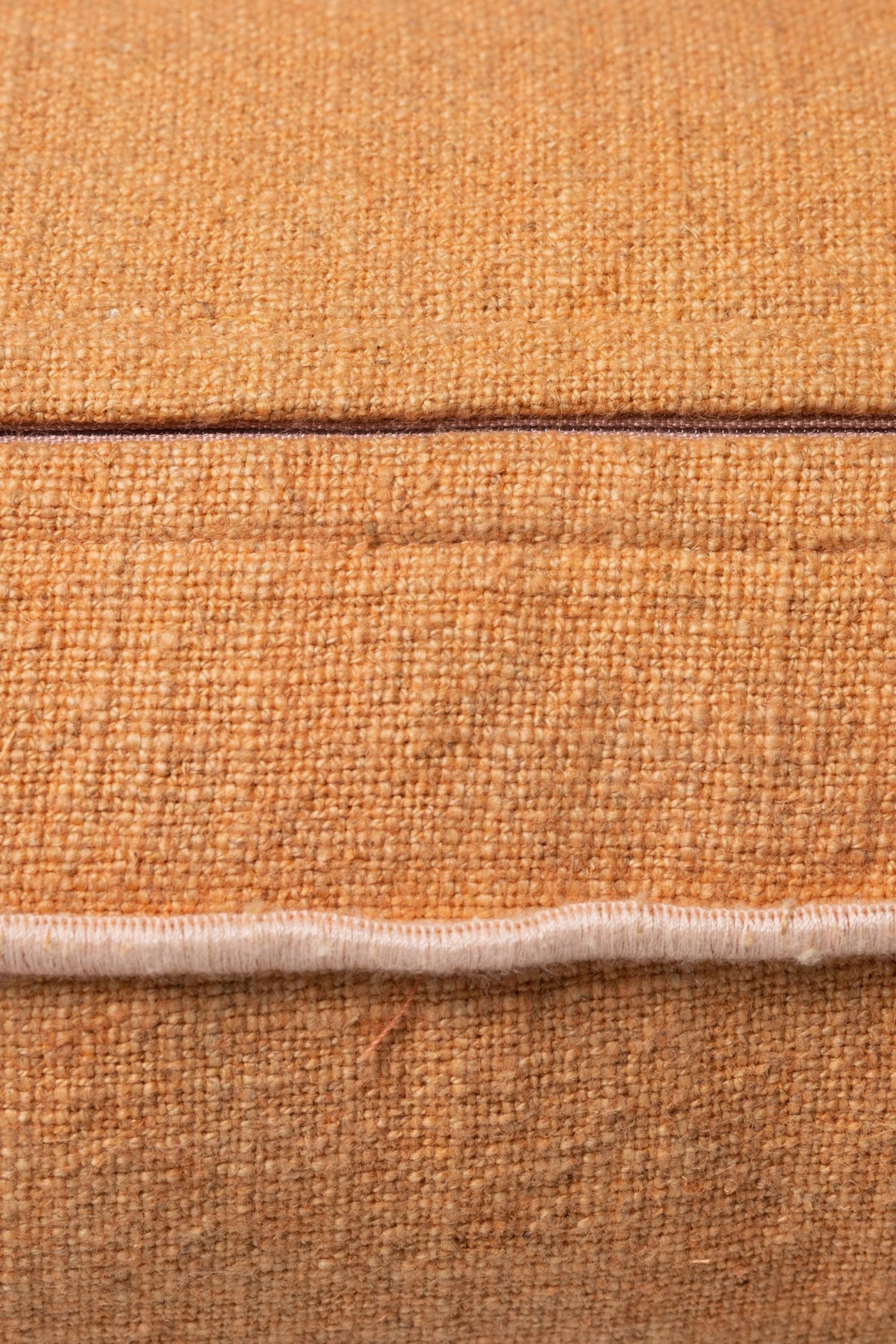 Cushion spicy ginger