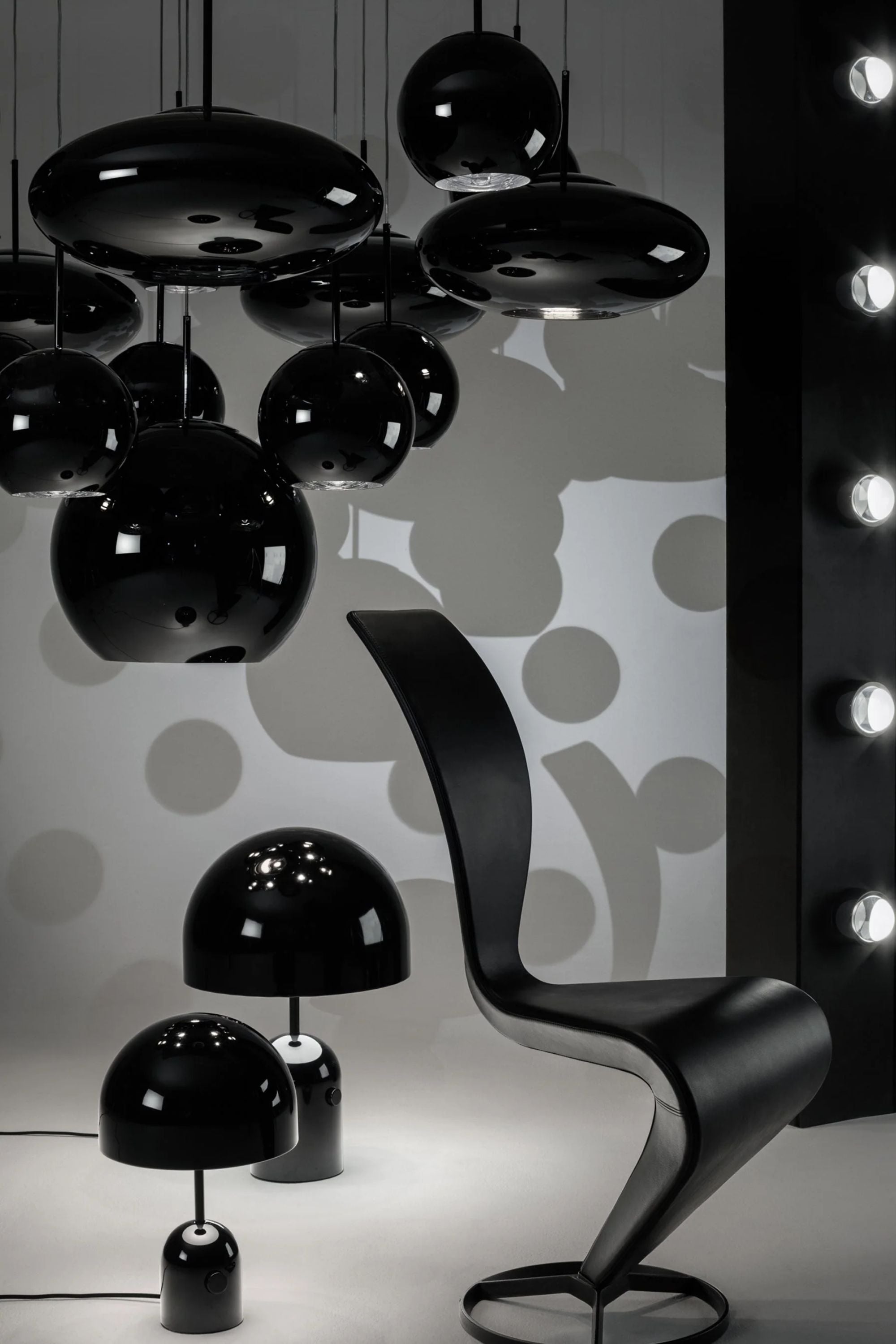 Bell Table Light Black