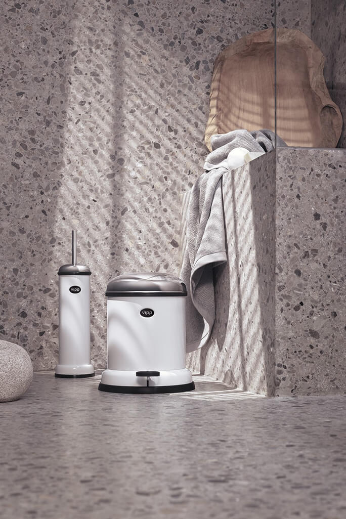 VIPP13 Pedal Bin White 4 L | Vipp | Home of Solinfo