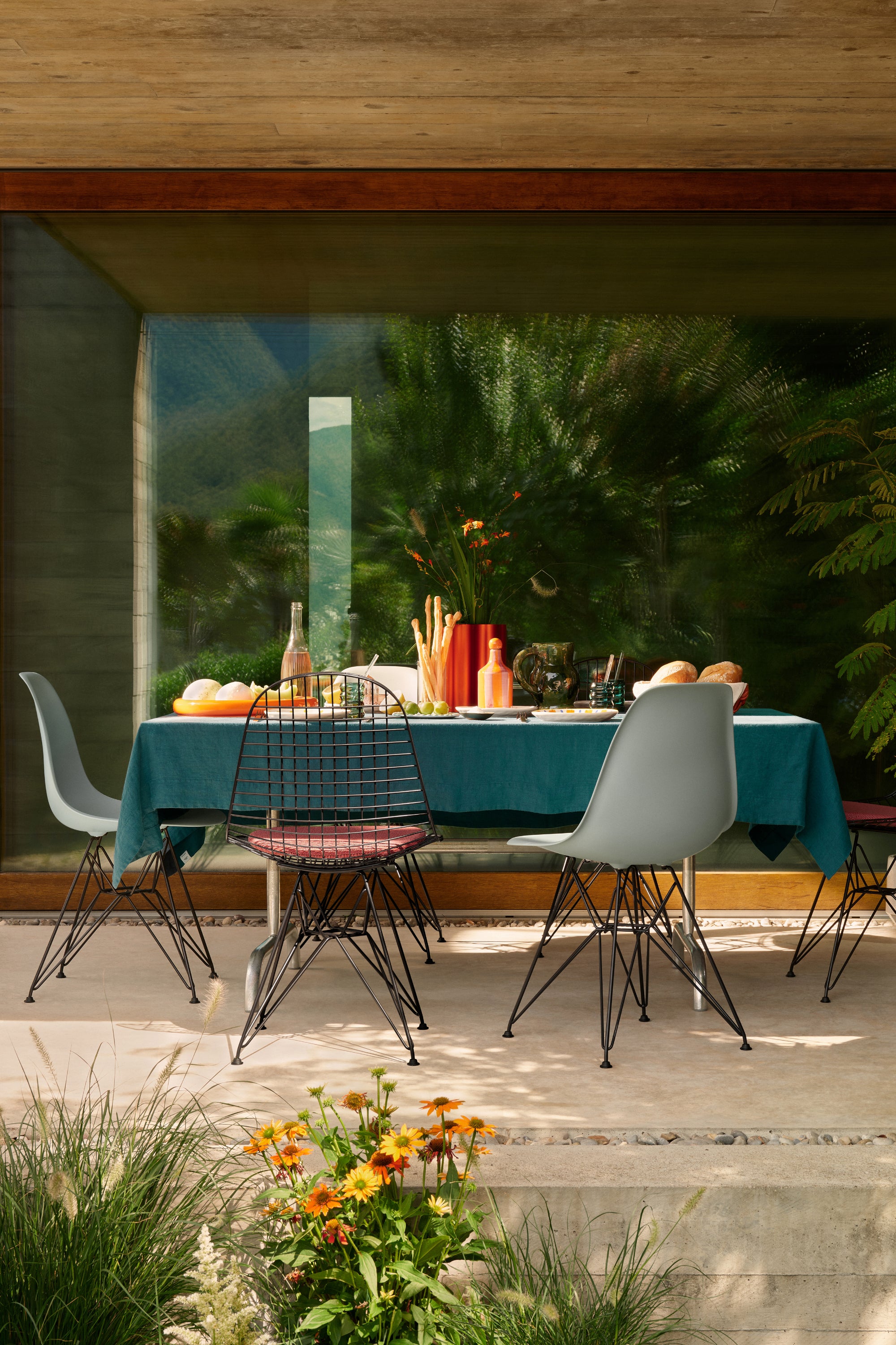 Eames tengerkék étkezőszék