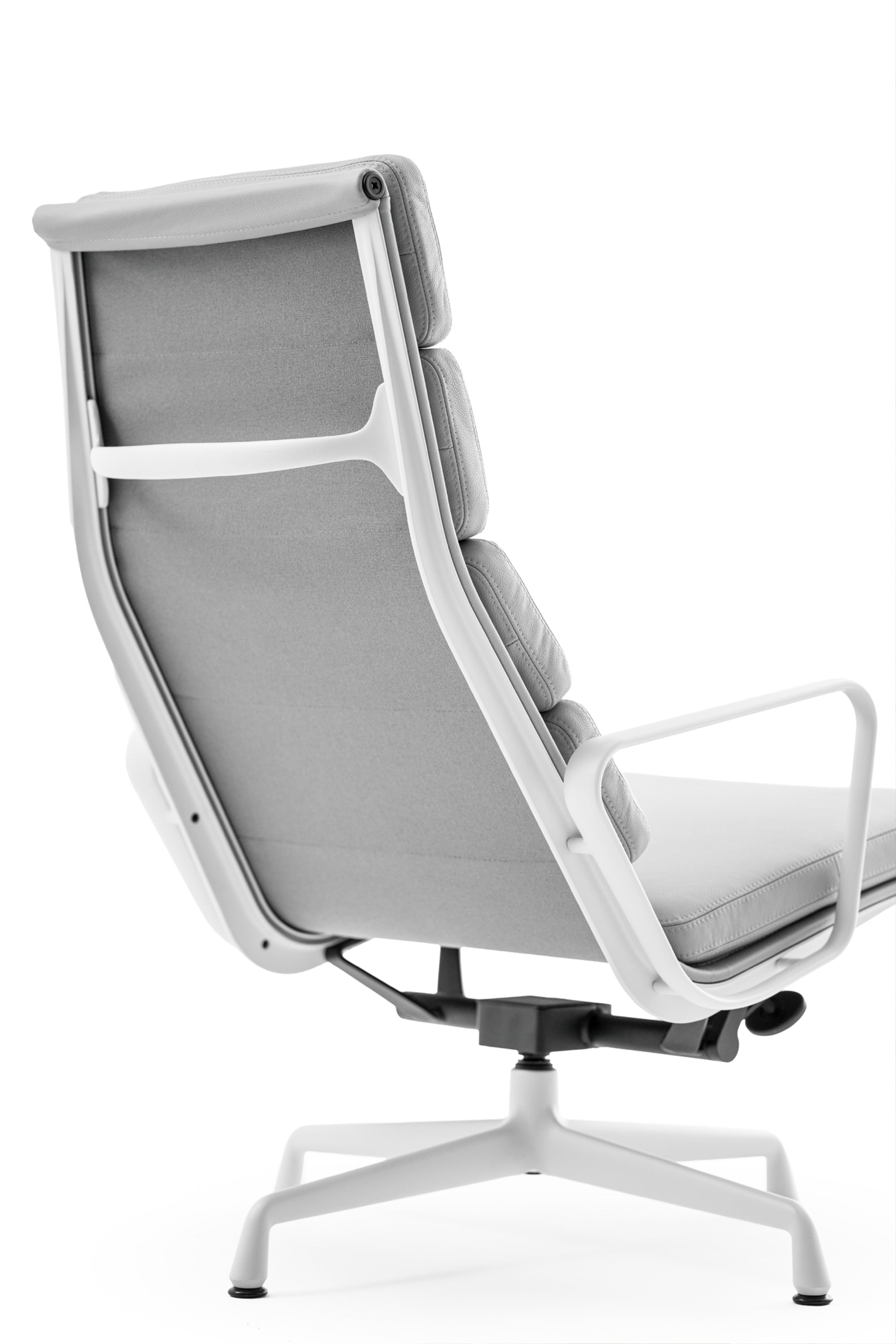 EA 124&125 Soft Pad Lounge Chair & Ottoman