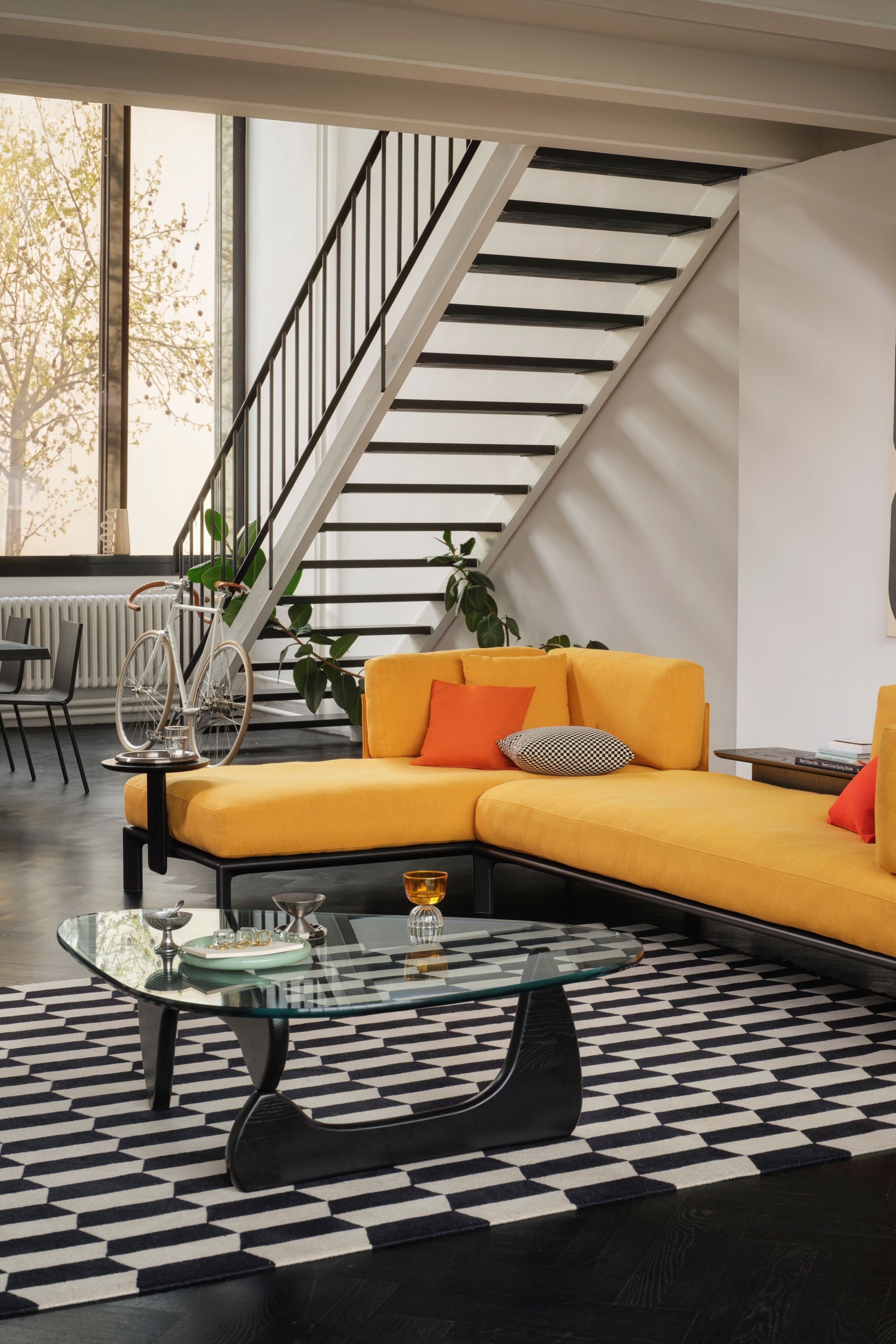 Noguchi Coffe Table Black Ash | Vitra | Home of Solinfo