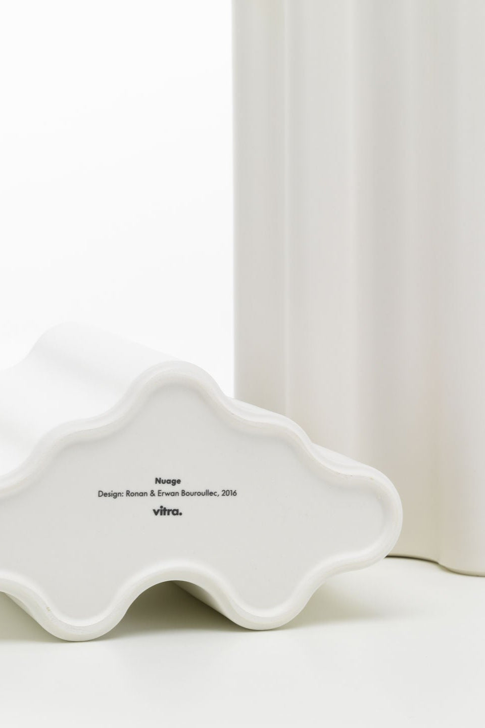 Nuage Cerámique White Vase | Vitra | Home of Solinfo