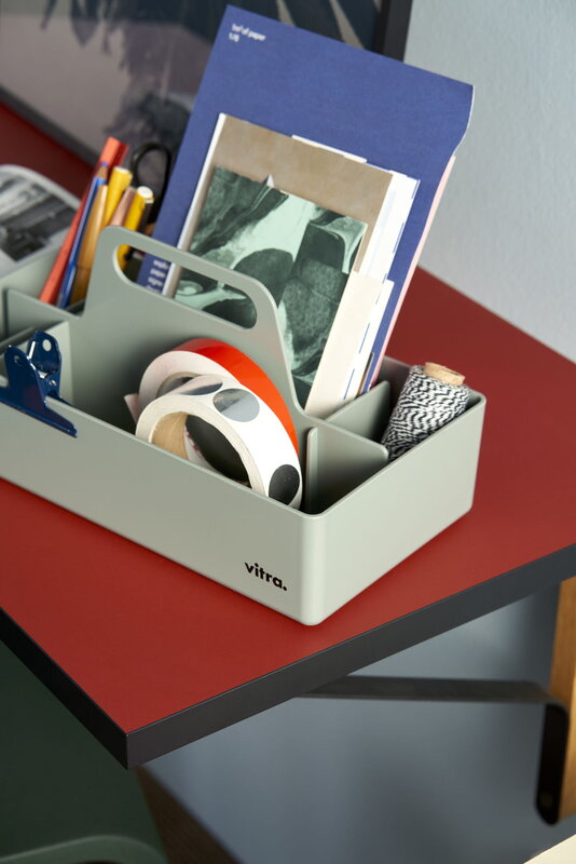 Toolbox Moss Grey RE | Vitra | Home of Solinfo