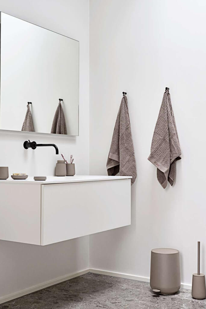 Zone Classic Bath Towel 70 x 140 cm Taupe | Zone Denmark | Home of Solinfo